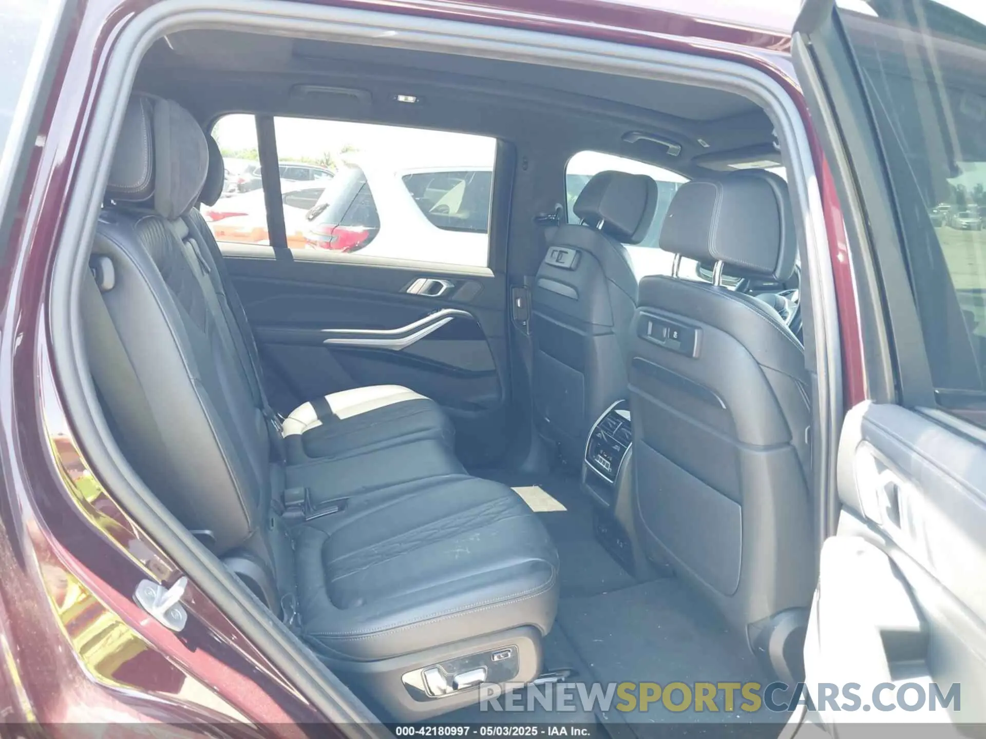 8 Фотография поврежденного автомобиля 5UXCW2C05M9F41986 BMW X7 2021