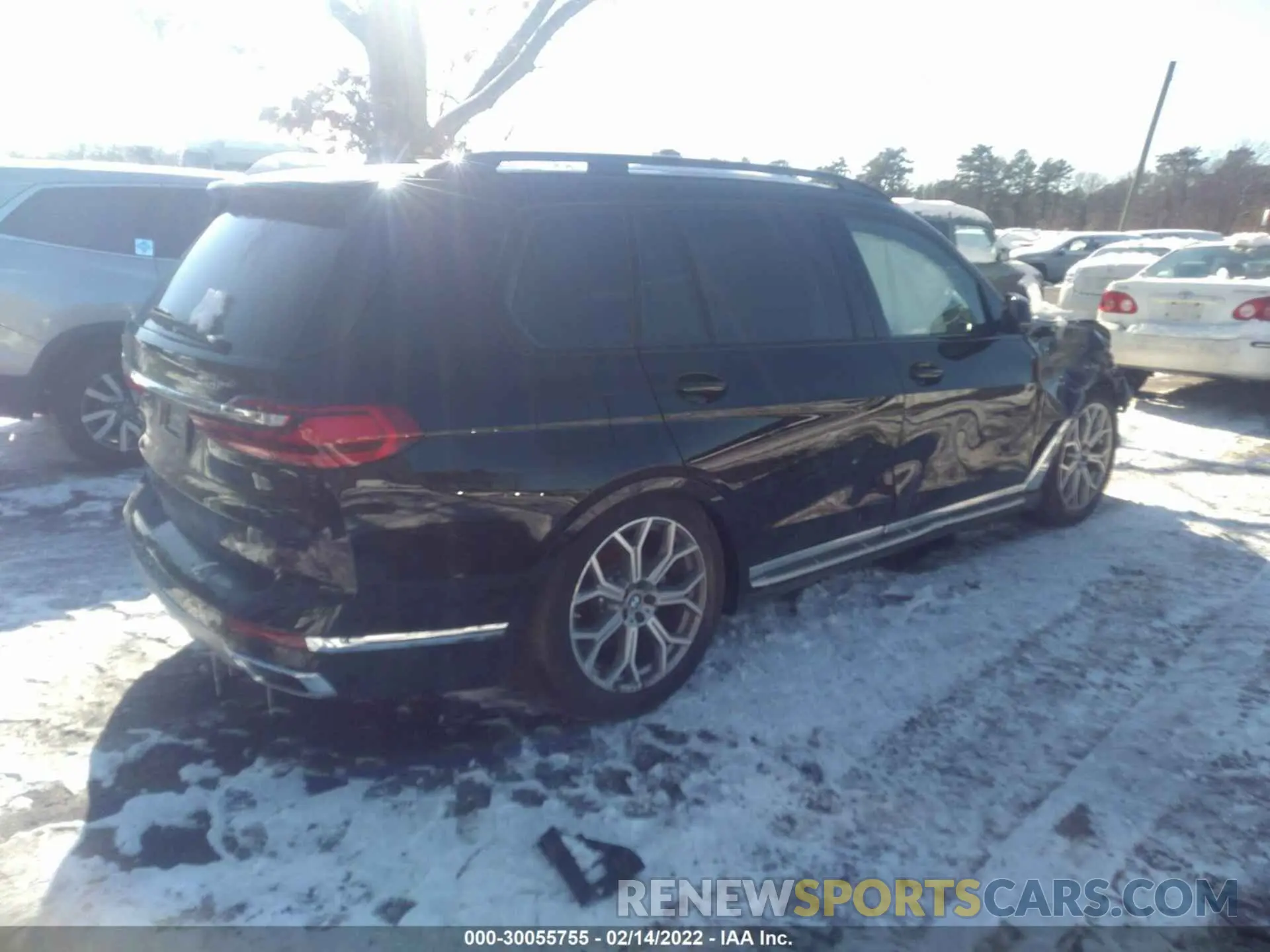4 Photograph of a damaged car 5UXCW2C05M9F69142 BMW X7 2021