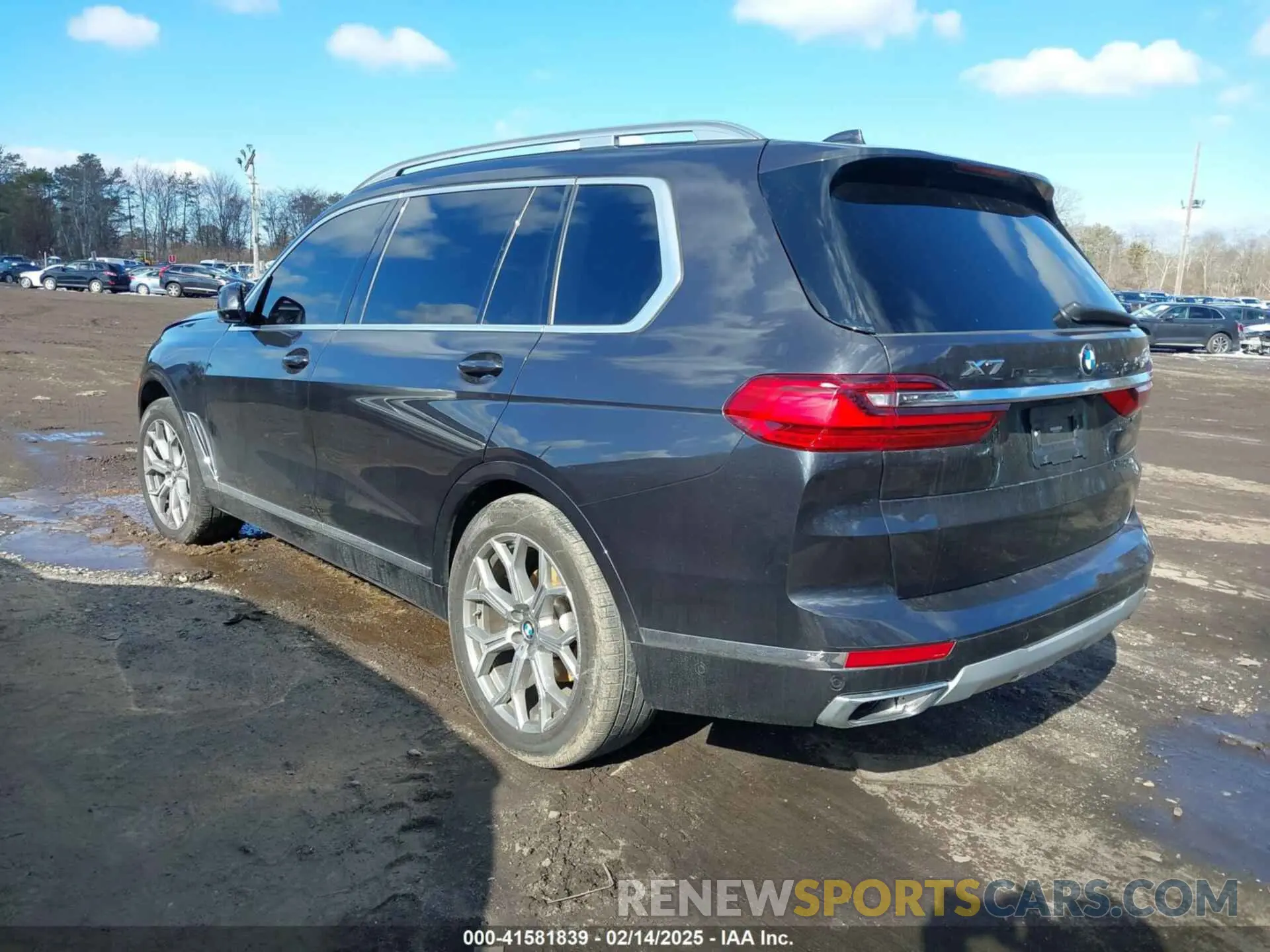 3 Photograph of a damaged car 5UXCW2C05M9G56541 BMW X7 2021