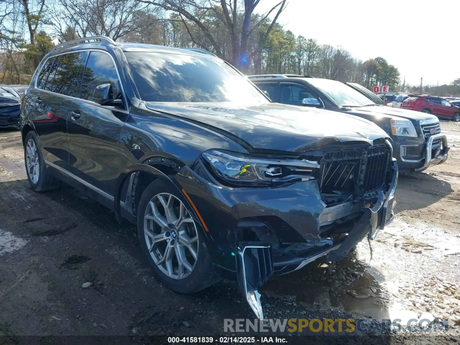 6 Photograph of a damaged car 5UXCW2C05M9G56541 BMW X7 2021