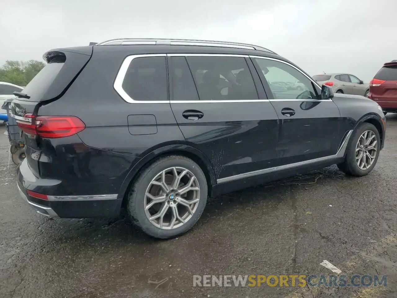 3 Photograph of a damaged car 5UXCW2C05M9G92861 BMW X7 2021