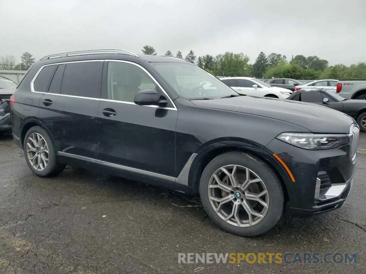 4 Photograph of a damaged car 5UXCW2C05M9G92861 BMW X7 2021