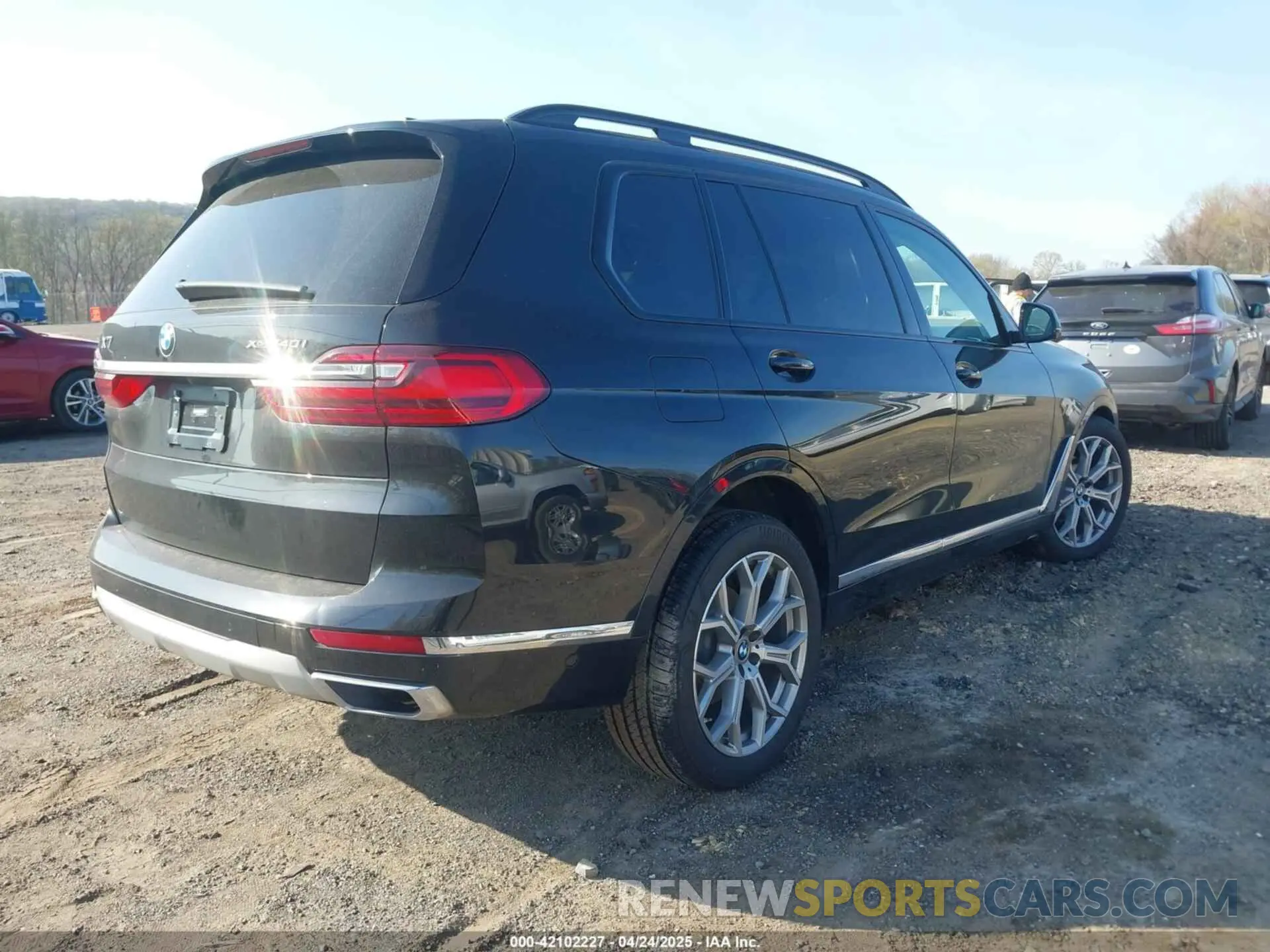 4 Photograph of a damaged car 5UXCW2C06M9F51894 BMW X7 2021