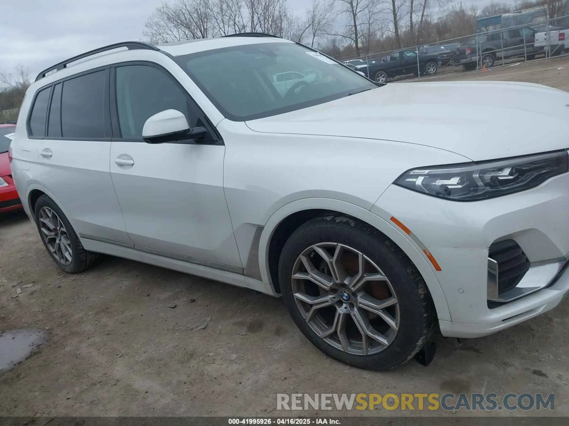 13 Photograph of a damaged car 5UXCW2C06M9G59965 BMW X7 2021
