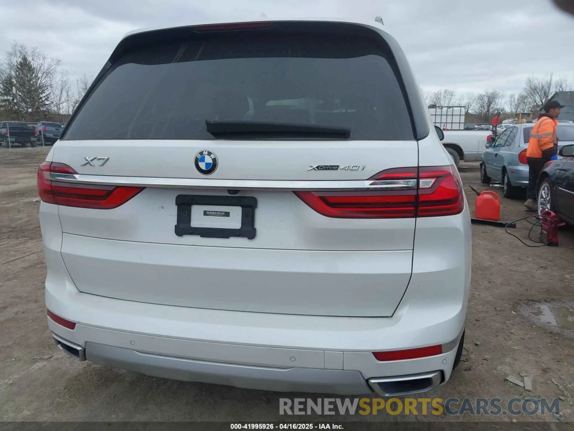 16 Photograph of a damaged car 5UXCW2C06M9G59965 BMW X7 2021