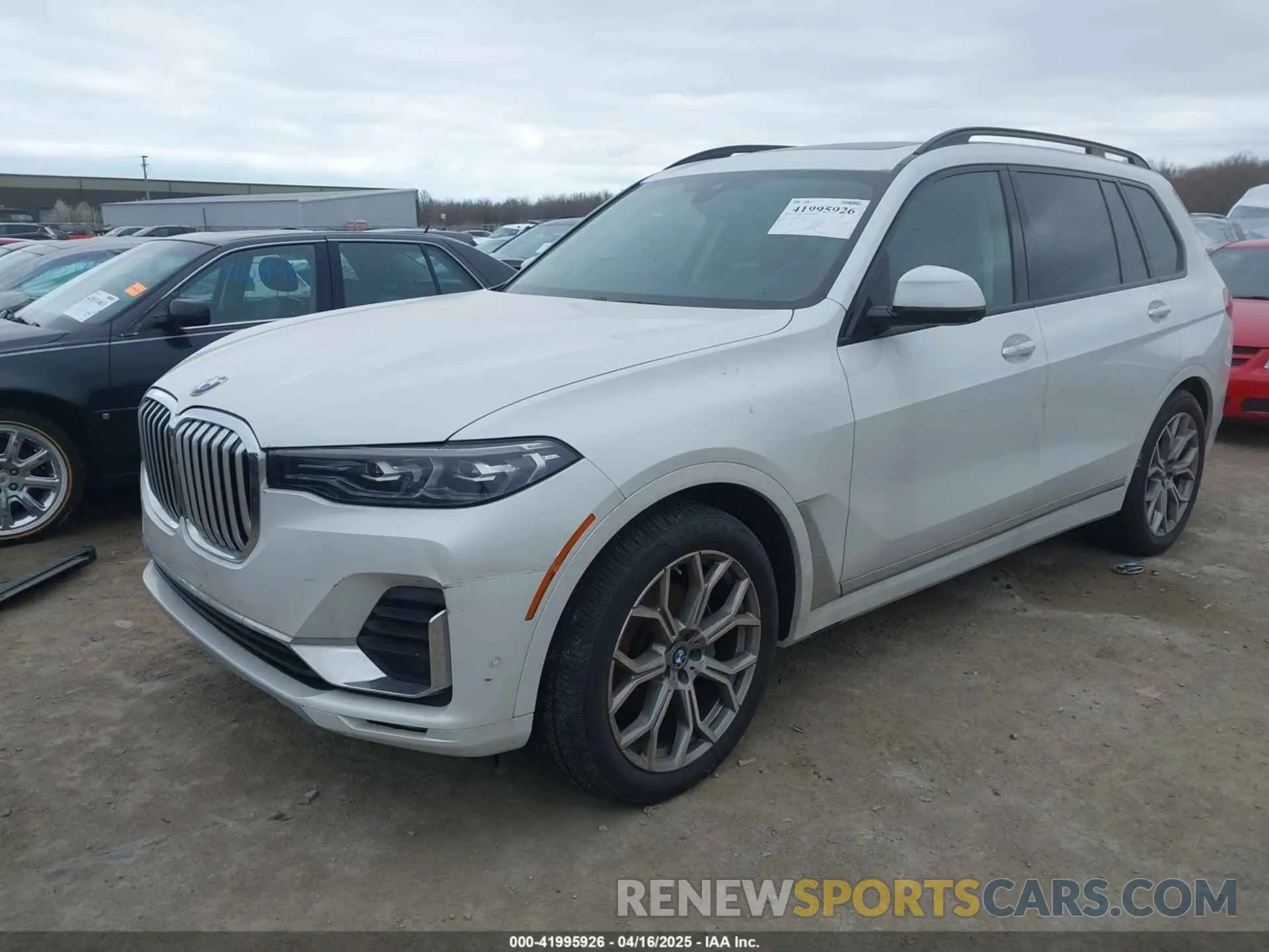 2 Photograph of a damaged car 5UXCW2C06M9G59965 BMW X7 2021