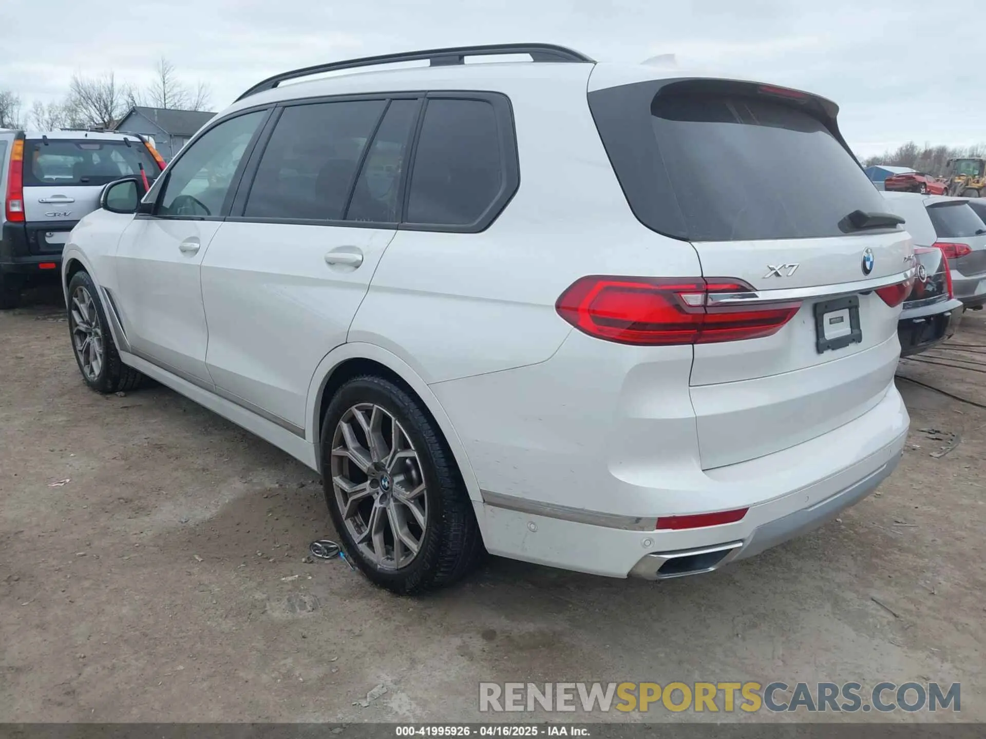 3 Photograph of a damaged car 5UXCW2C06M9G59965 BMW X7 2021