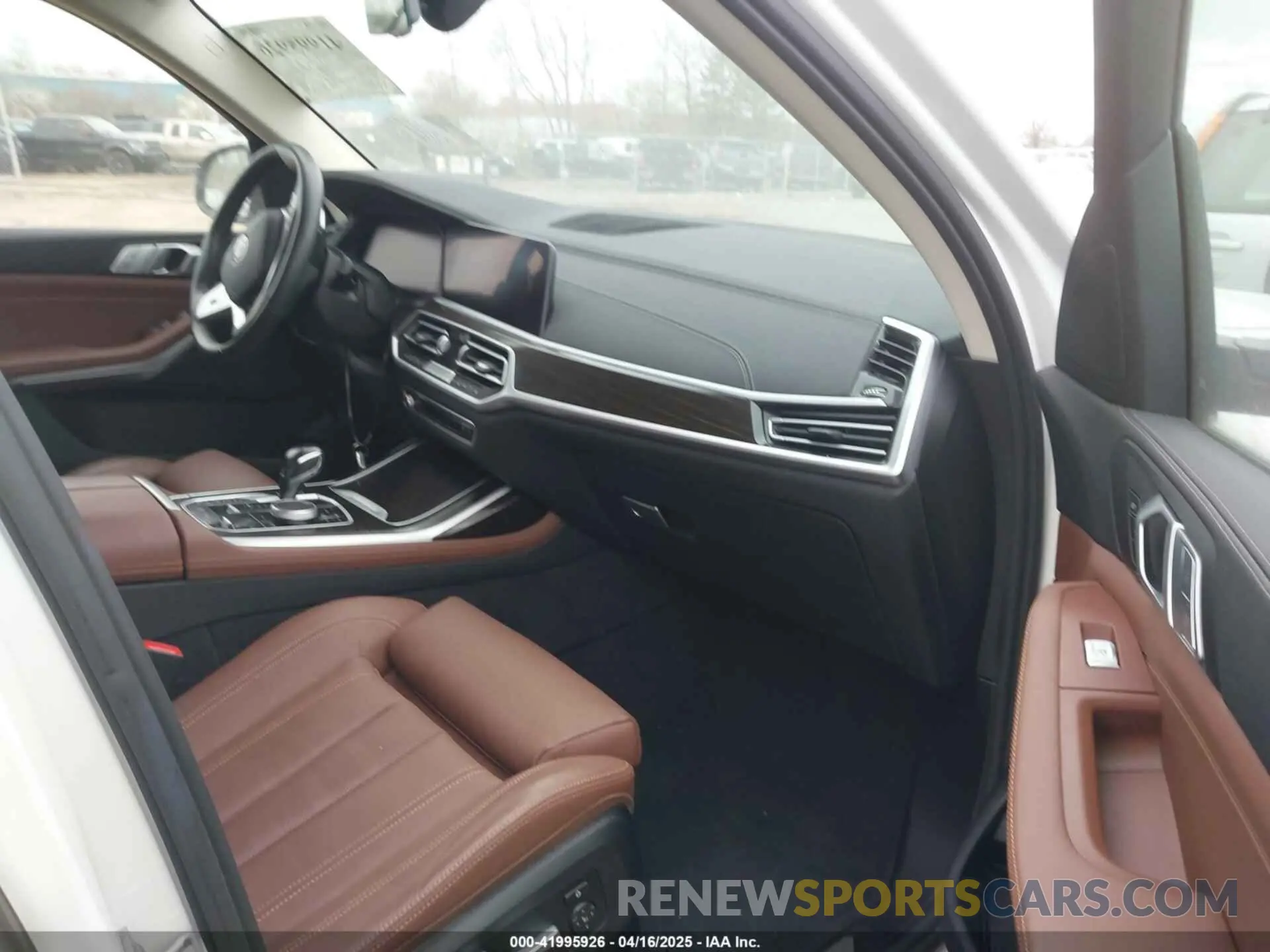 5 Photograph of a damaged car 5UXCW2C06M9G59965 BMW X7 2021