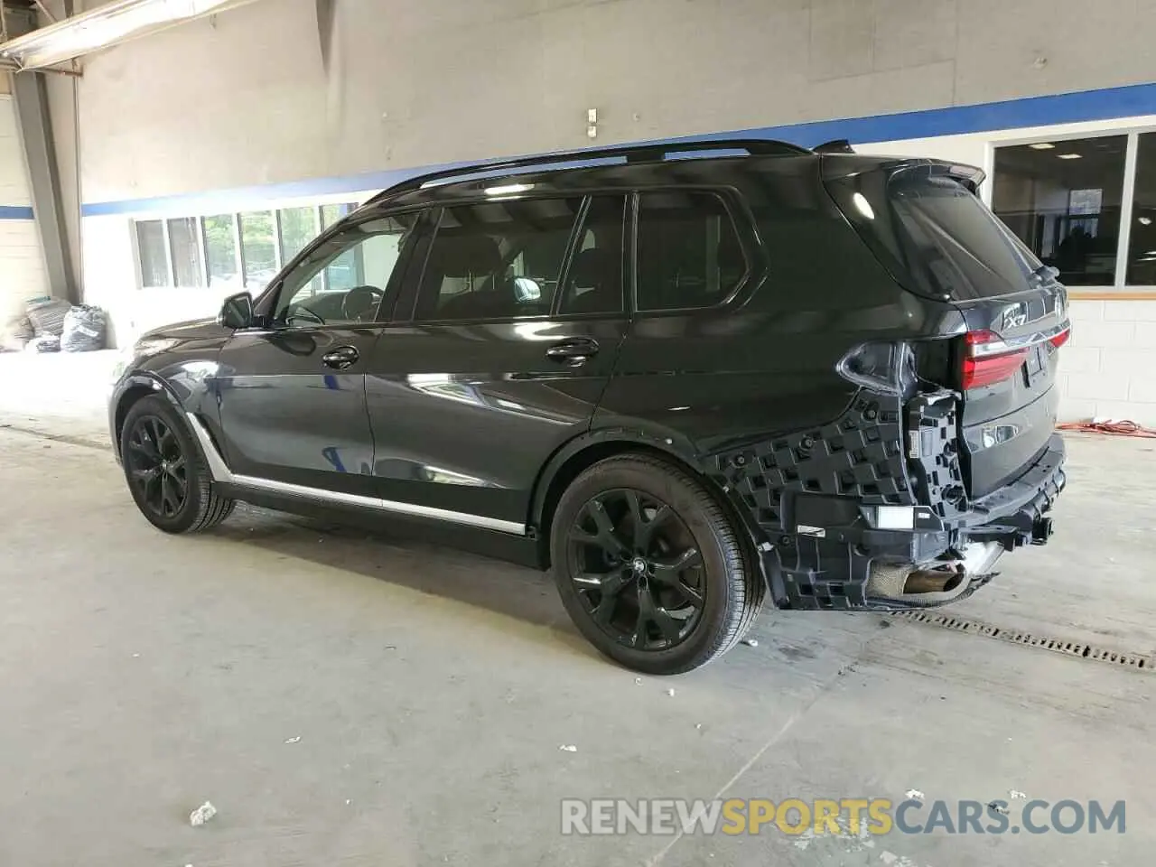 2 Photograph of a damaged car 5UXCW2C07M9E80656 BMW X7 2021