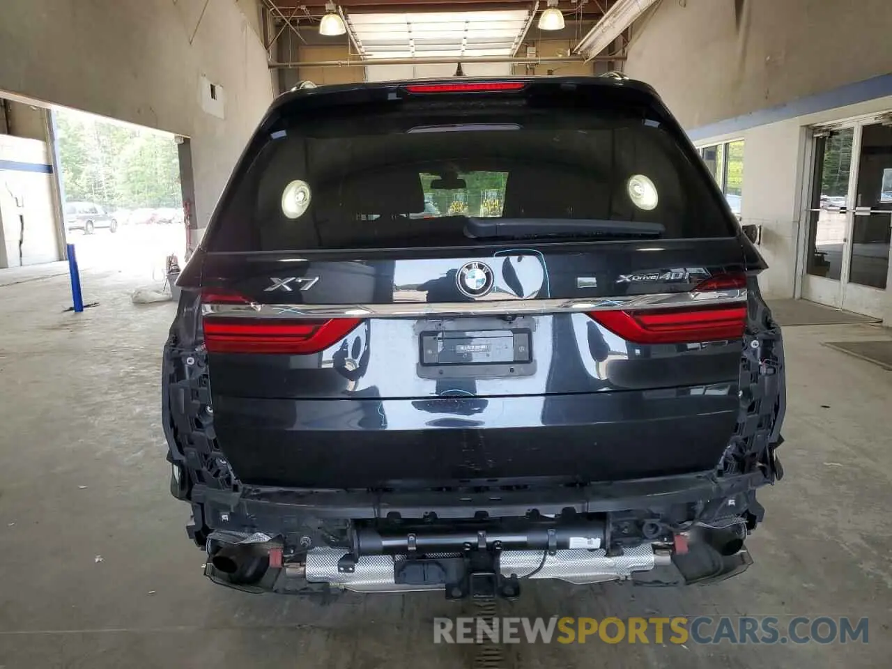 6 Photograph of a damaged car 5UXCW2C07M9E80656 BMW X7 2021