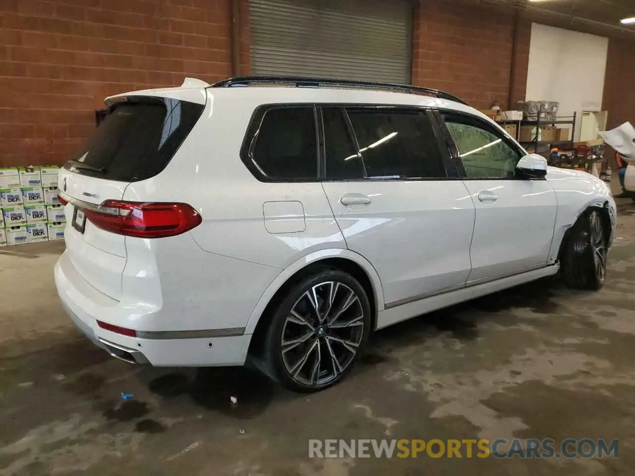 3 Photograph of a damaged car 5UXCW2C07M9G16168 BMW X7 2021
