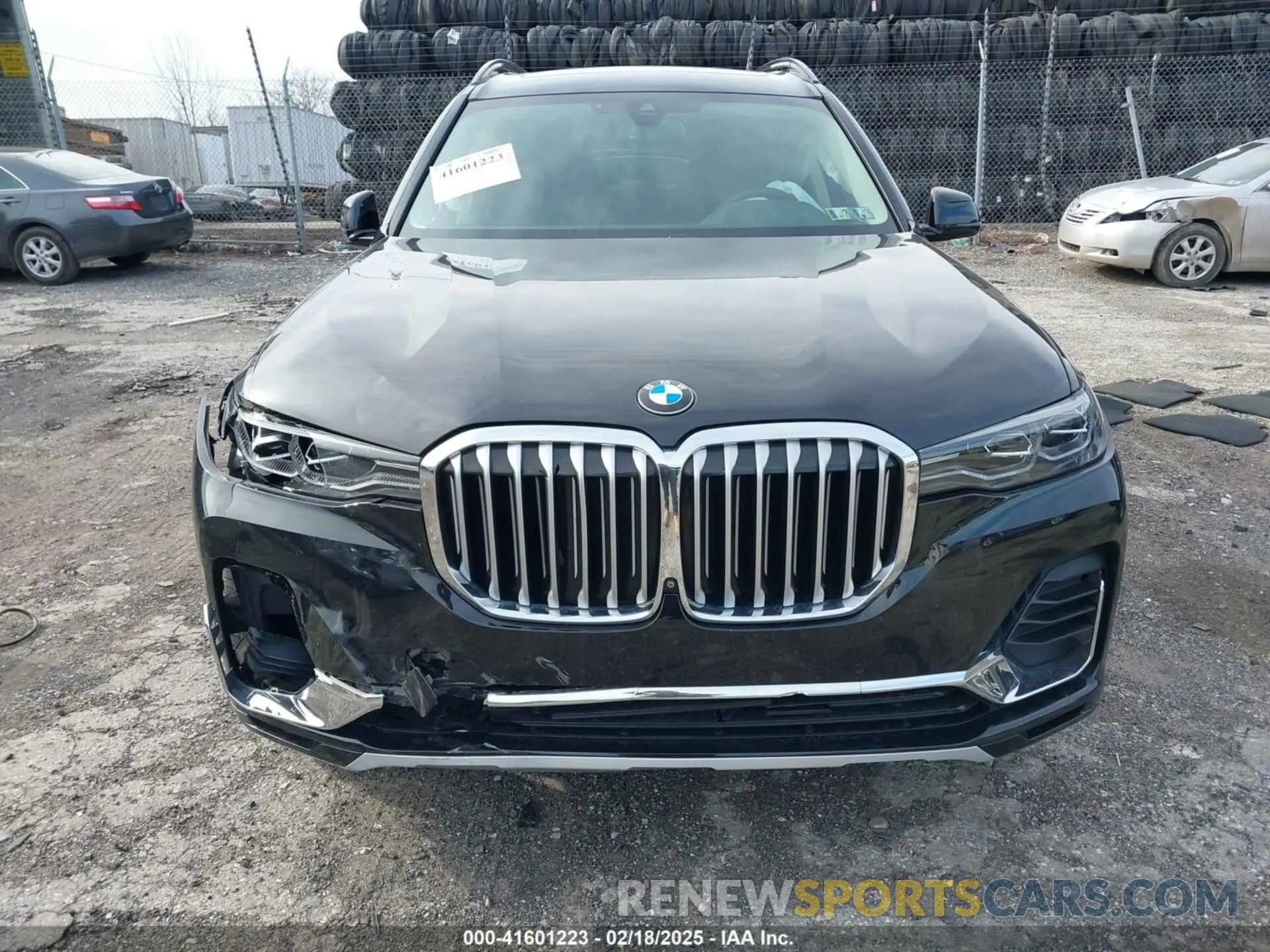 12 Photograph of a damaged car 5UXCW2C08M9E57046 BMW X7 2021