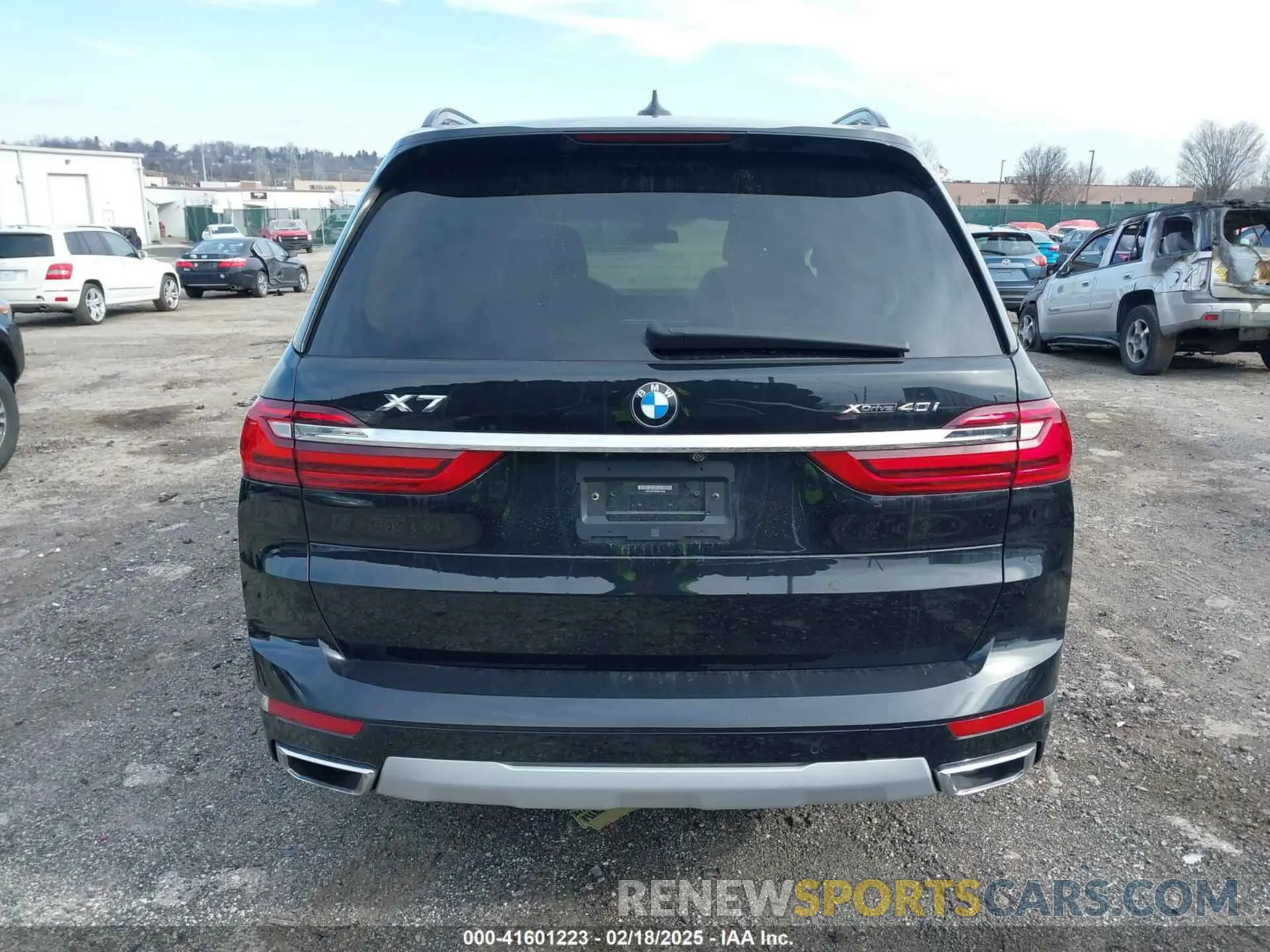 16 Photograph of a damaged car 5UXCW2C08M9E57046 BMW X7 2021