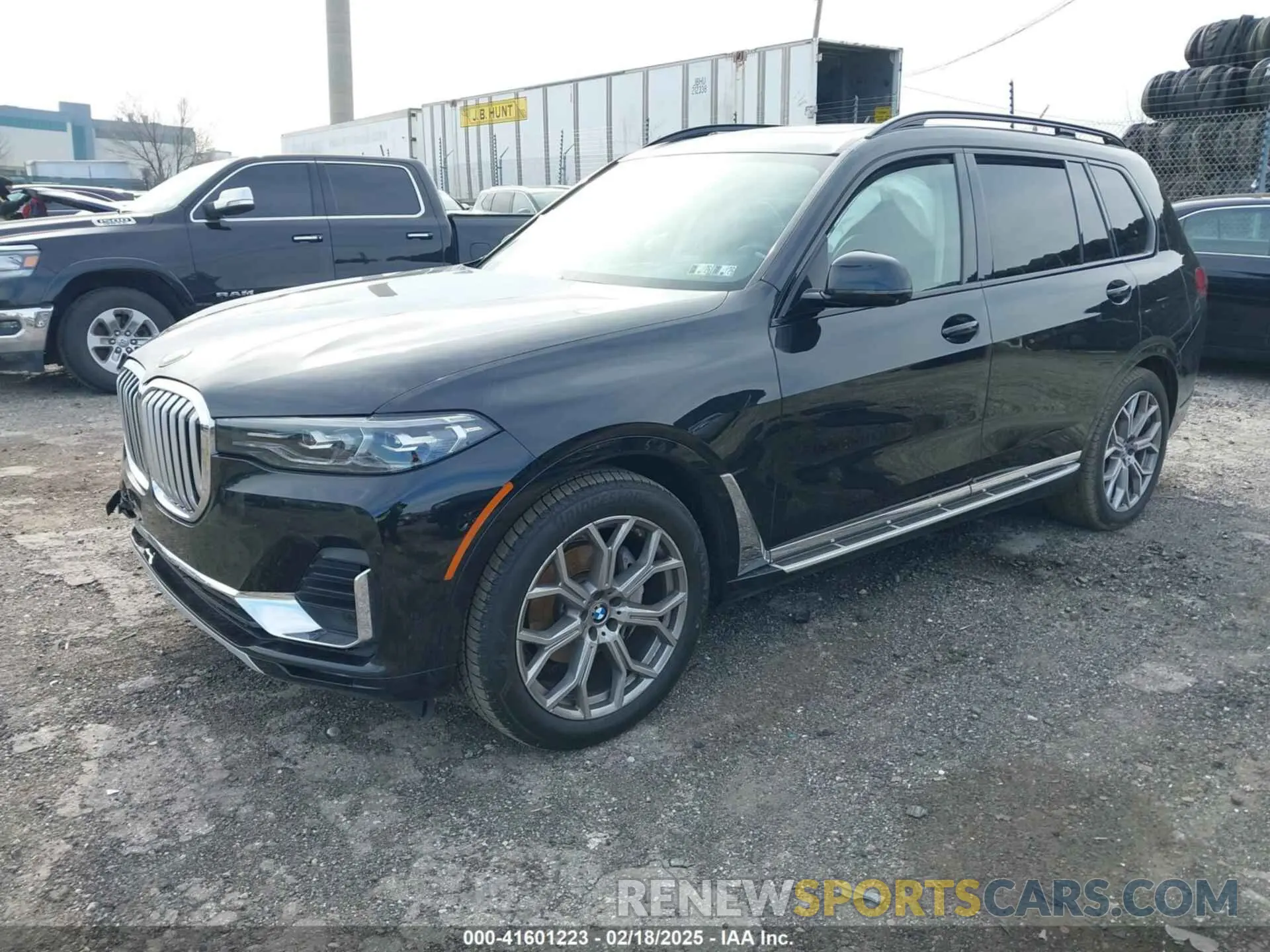 2 Photograph of a damaged car 5UXCW2C08M9E57046 BMW X7 2021