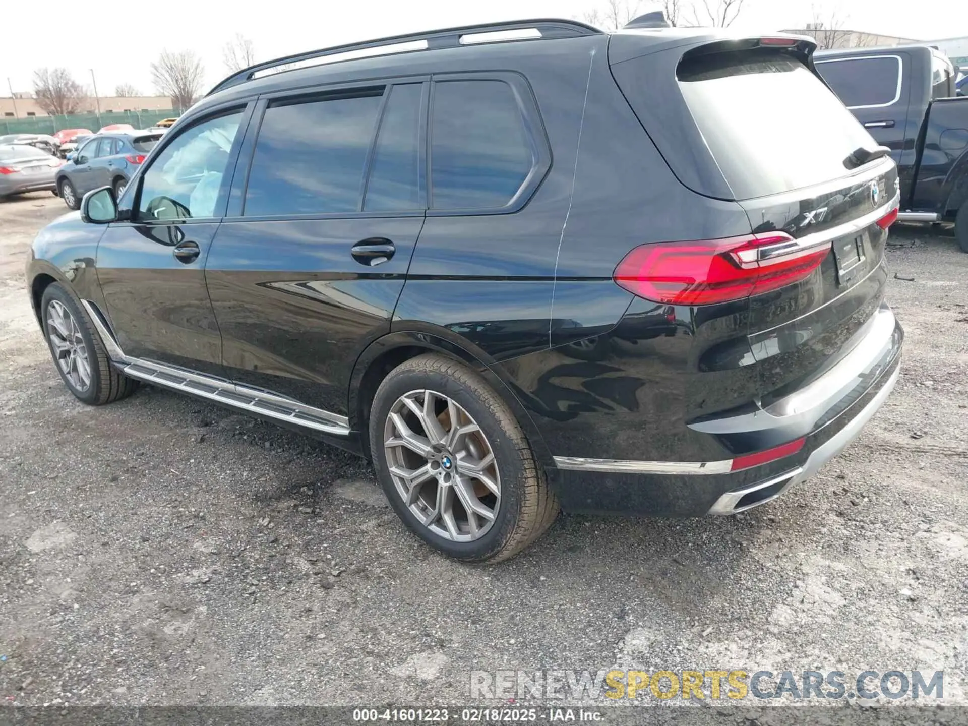 3 Photograph of a damaged car 5UXCW2C08M9E57046 BMW X7 2021