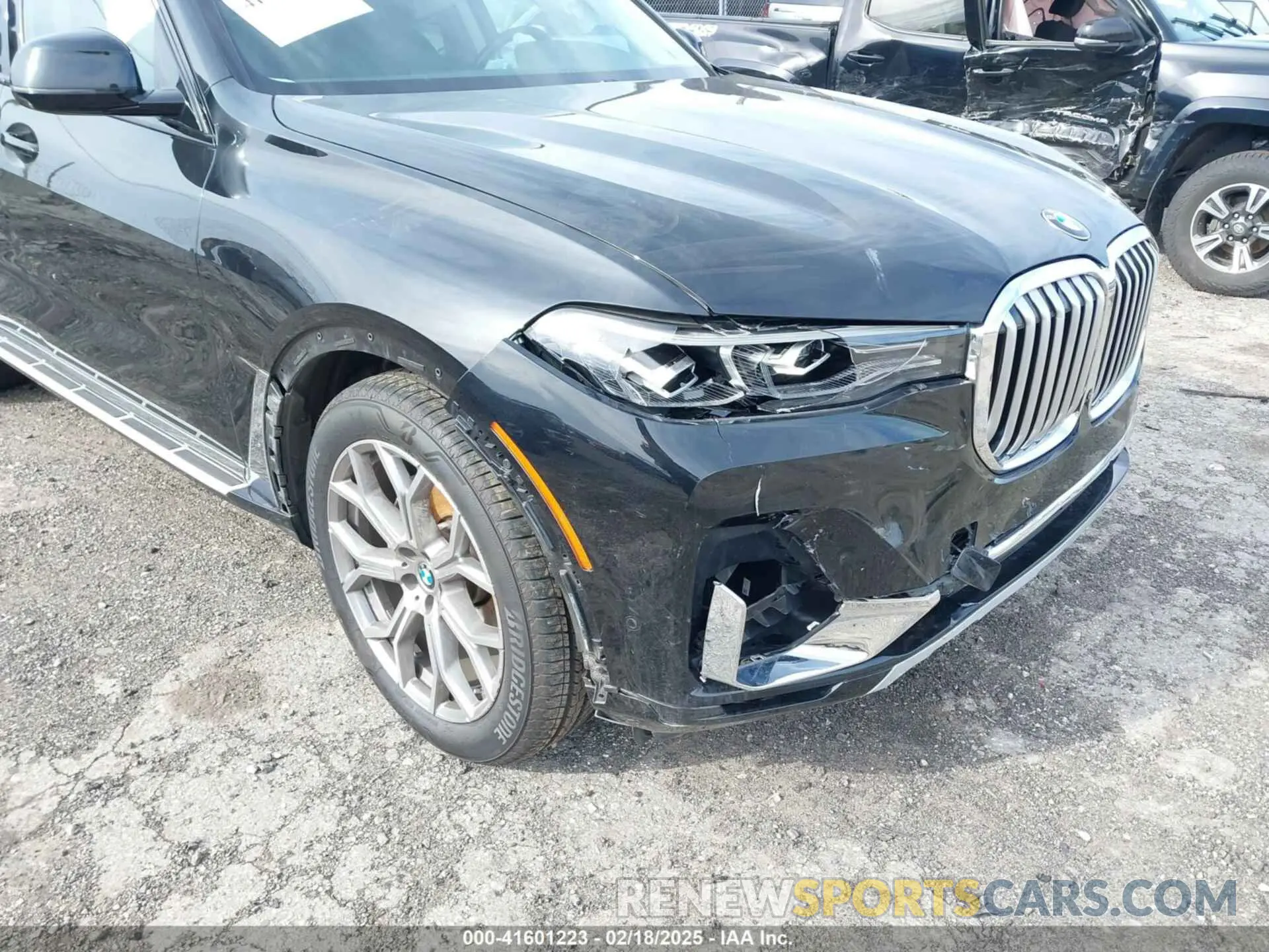 6 Photograph of a damaged car 5UXCW2C08M9E57046 BMW X7 2021
