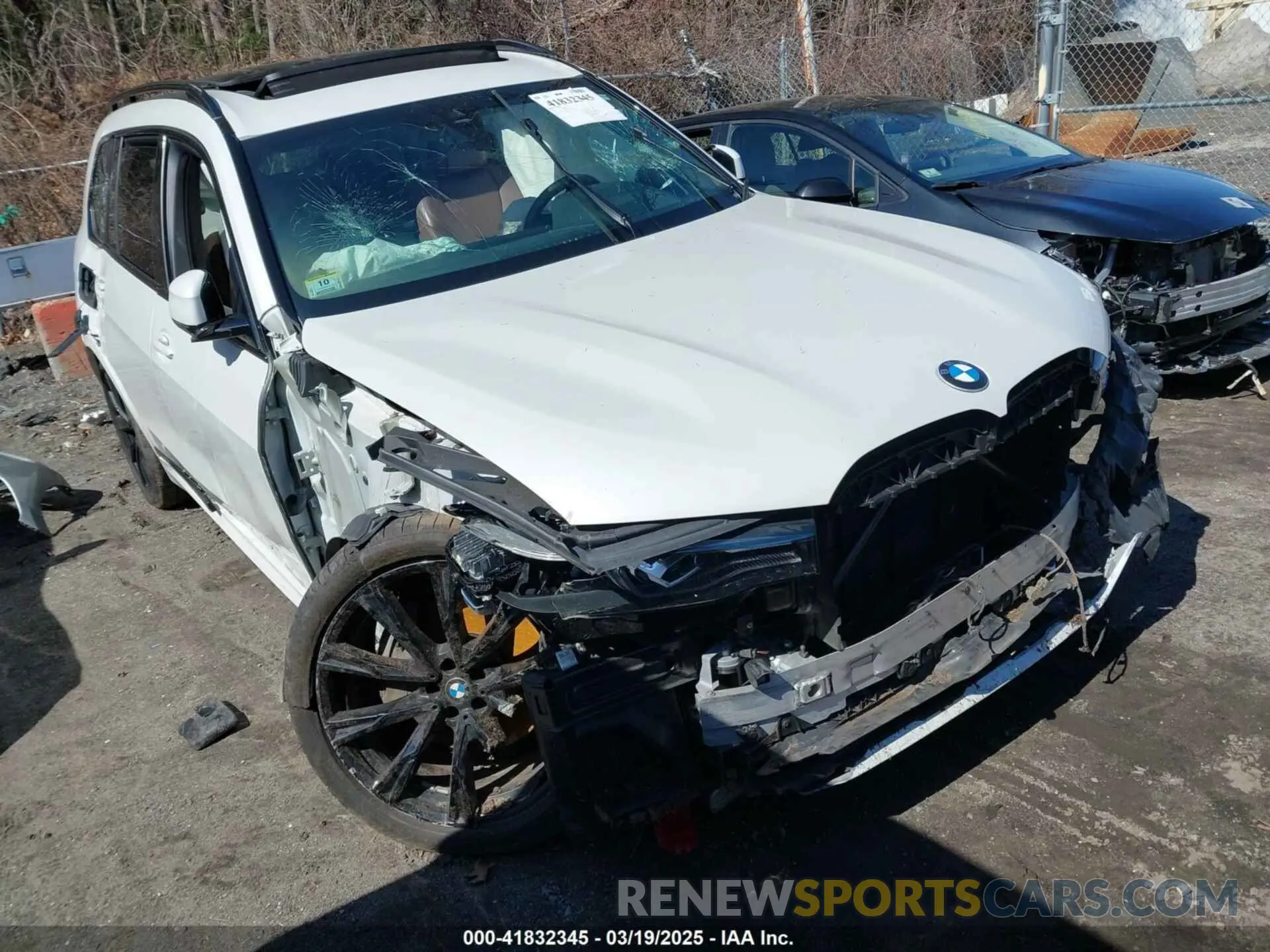 1 Photograph of a damaged car 5UXCW2C09M9E24556 BMW X7 2021