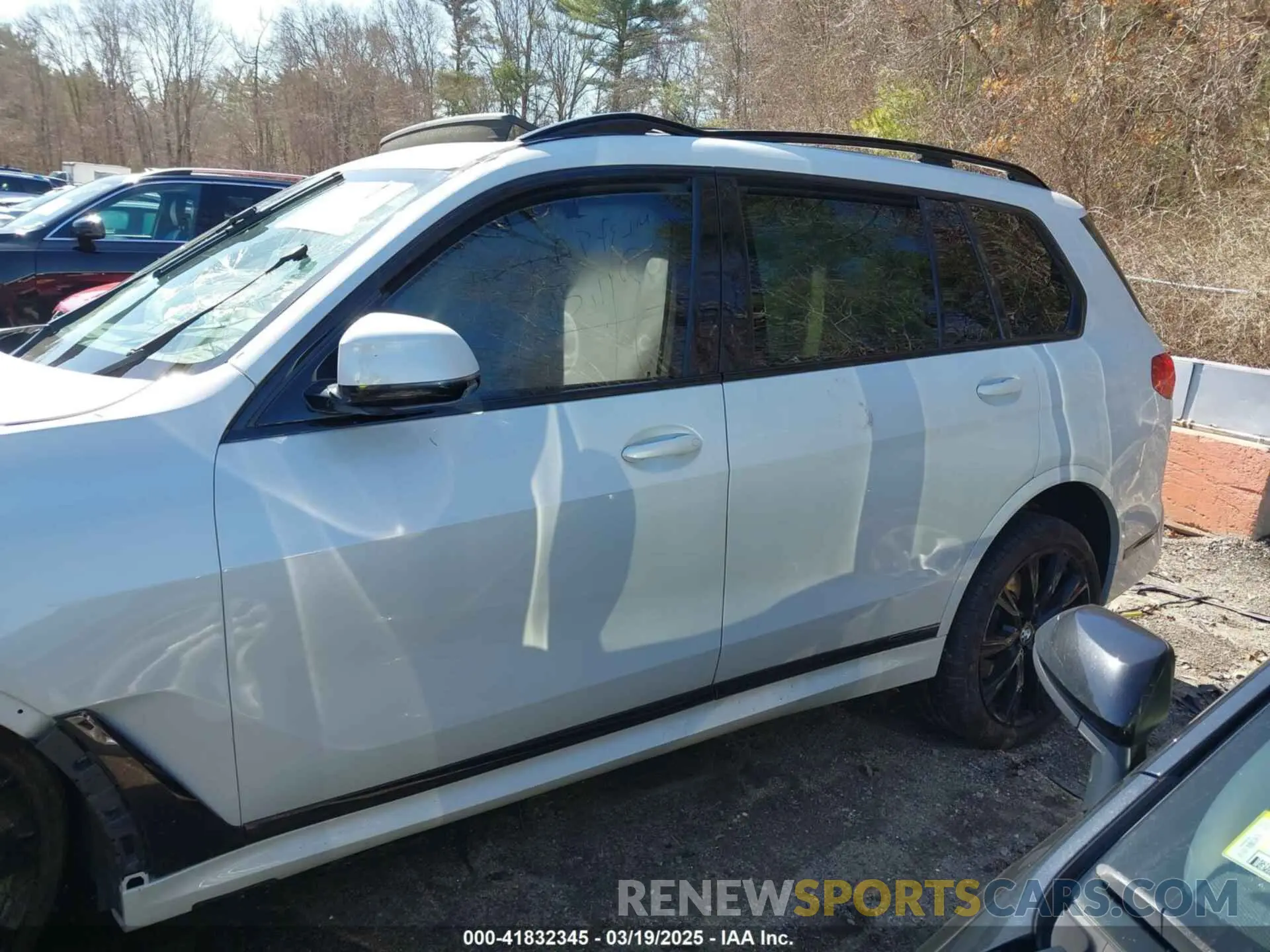 15 Photograph of a damaged car 5UXCW2C09M9E24556 BMW X7 2021