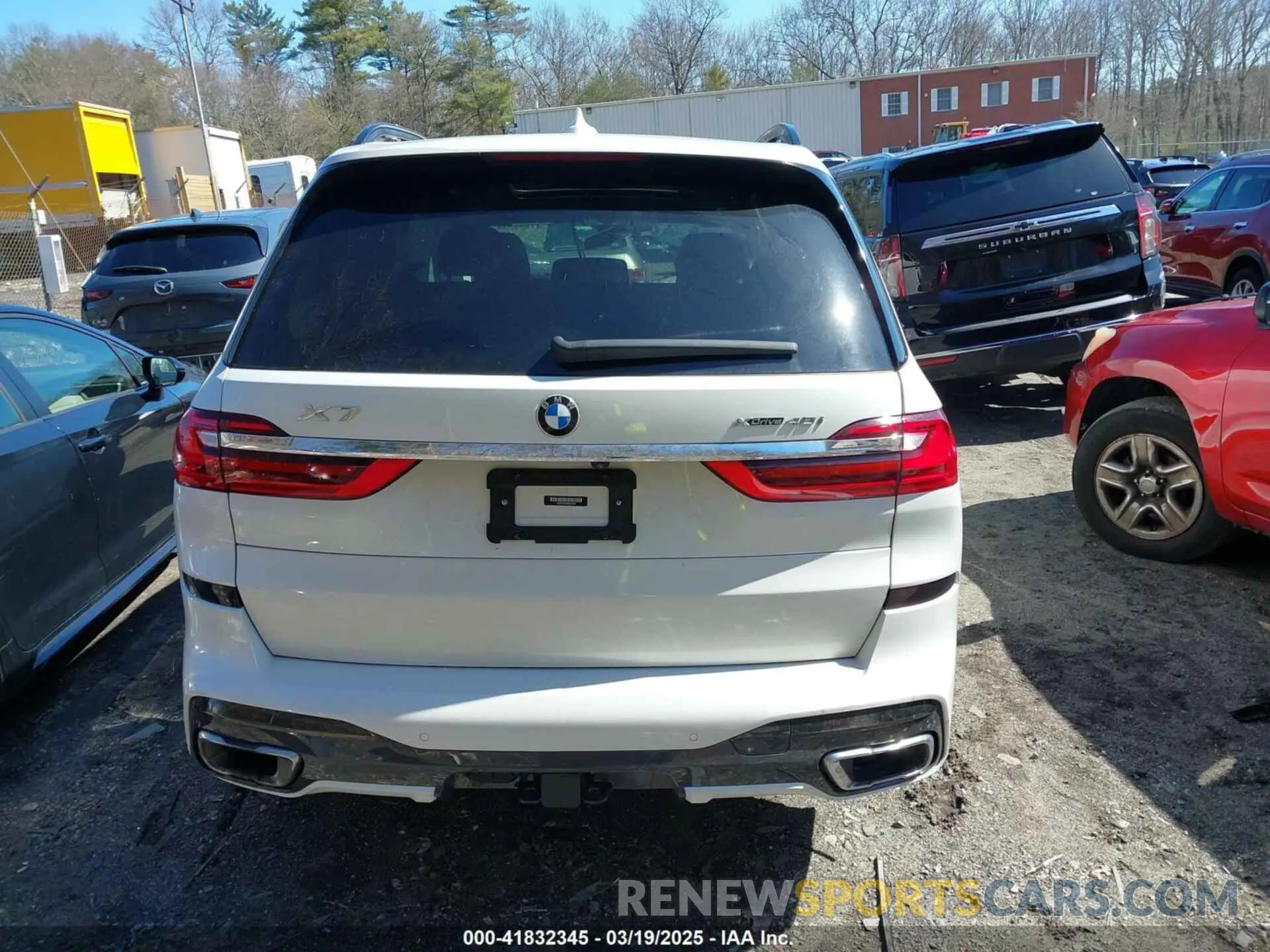 17 Photograph of a damaged car 5UXCW2C09M9E24556 BMW X7 2021