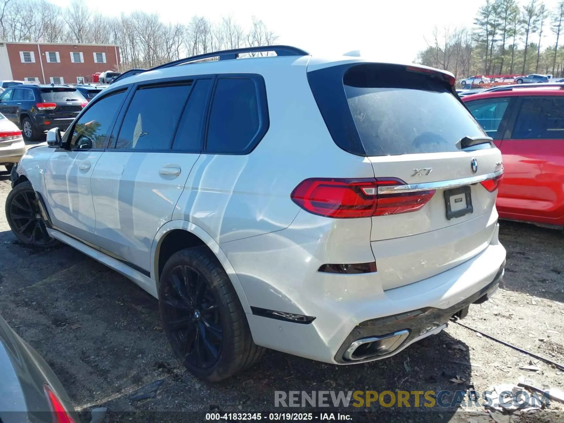 3 Photograph of a damaged car 5UXCW2C09M9E24556 BMW X7 2021