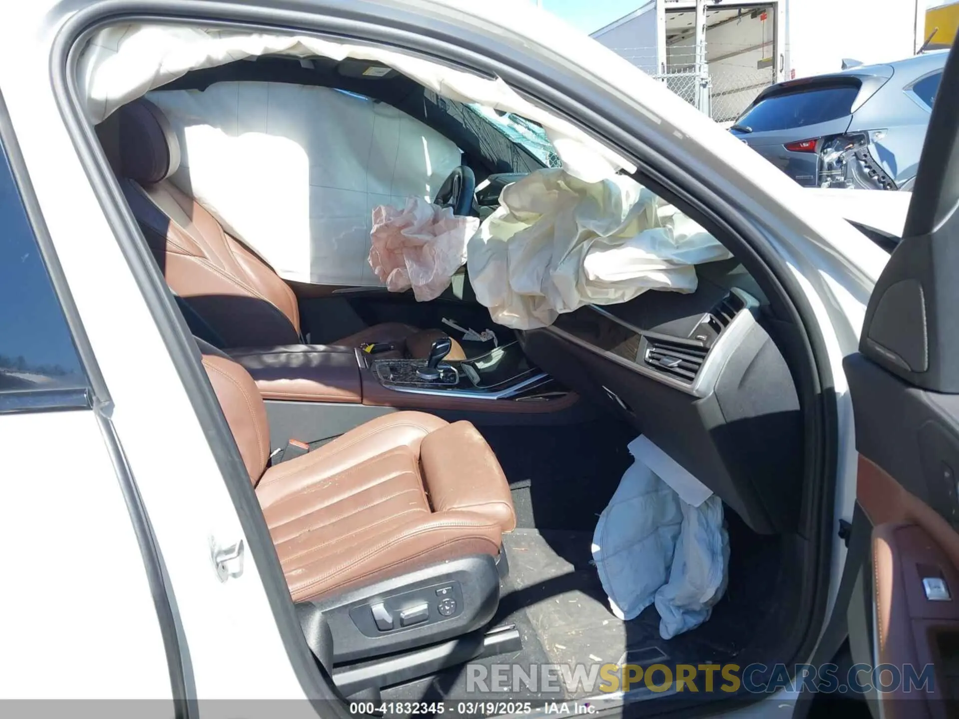 5 Photograph of a damaged car 5UXCW2C09M9E24556 BMW X7 2021