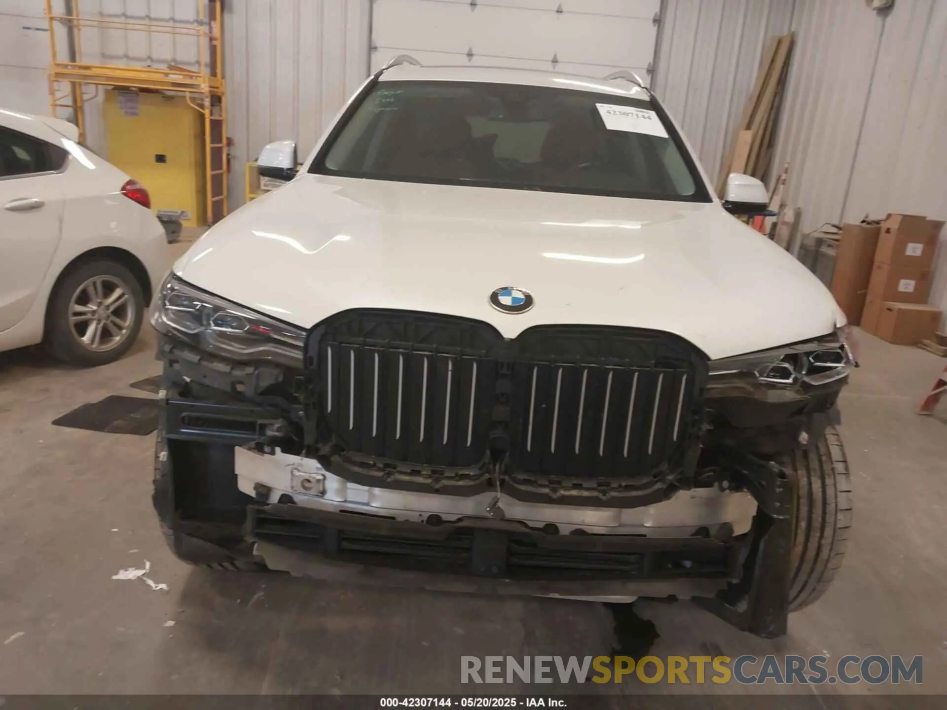 12 Photograph of a damaged car 5UXCW2C09M9F04200 BMW X7 2021