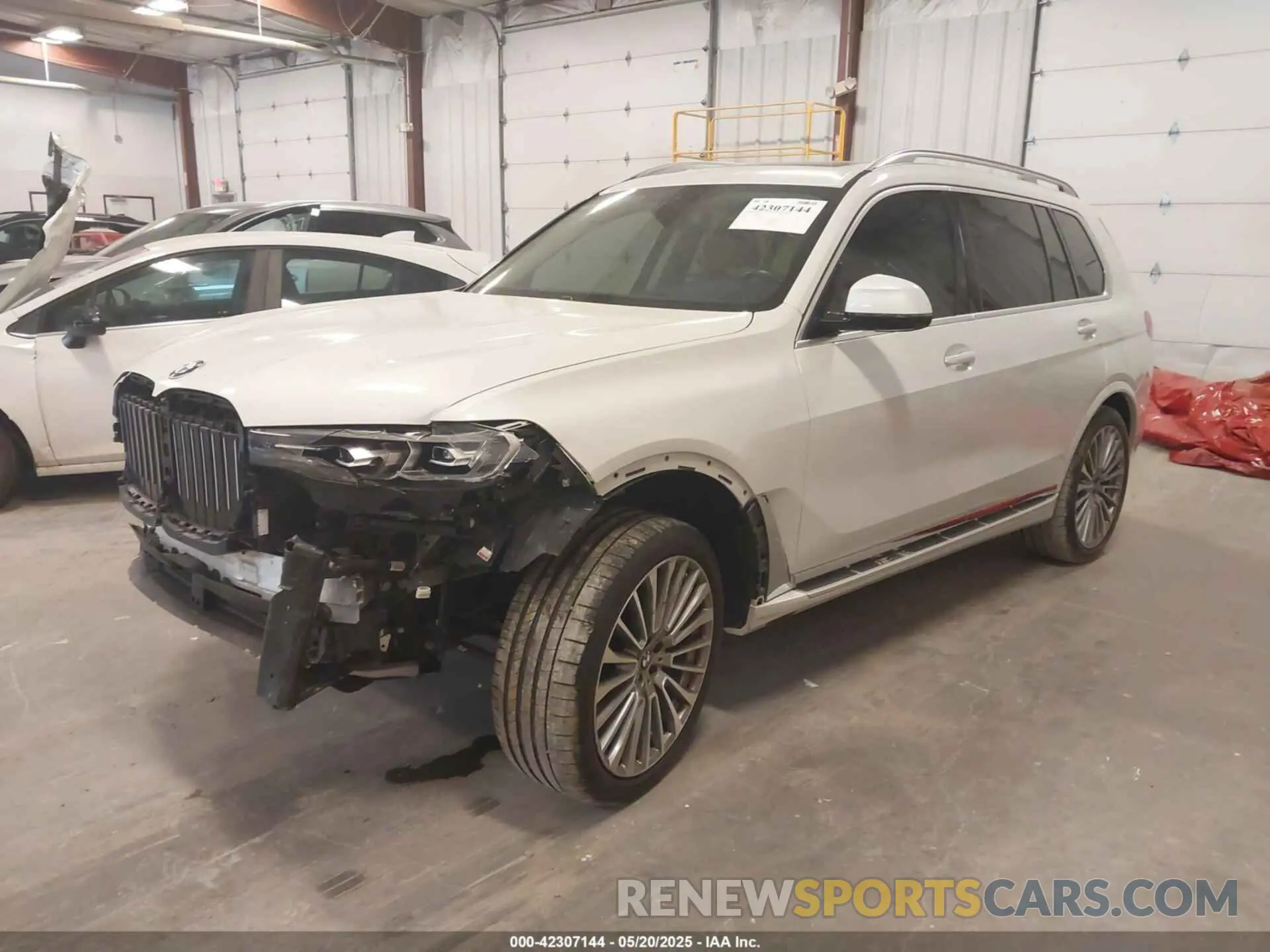 2 Photograph of a damaged car 5UXCW2C09M9F04200 BMW X7 2021