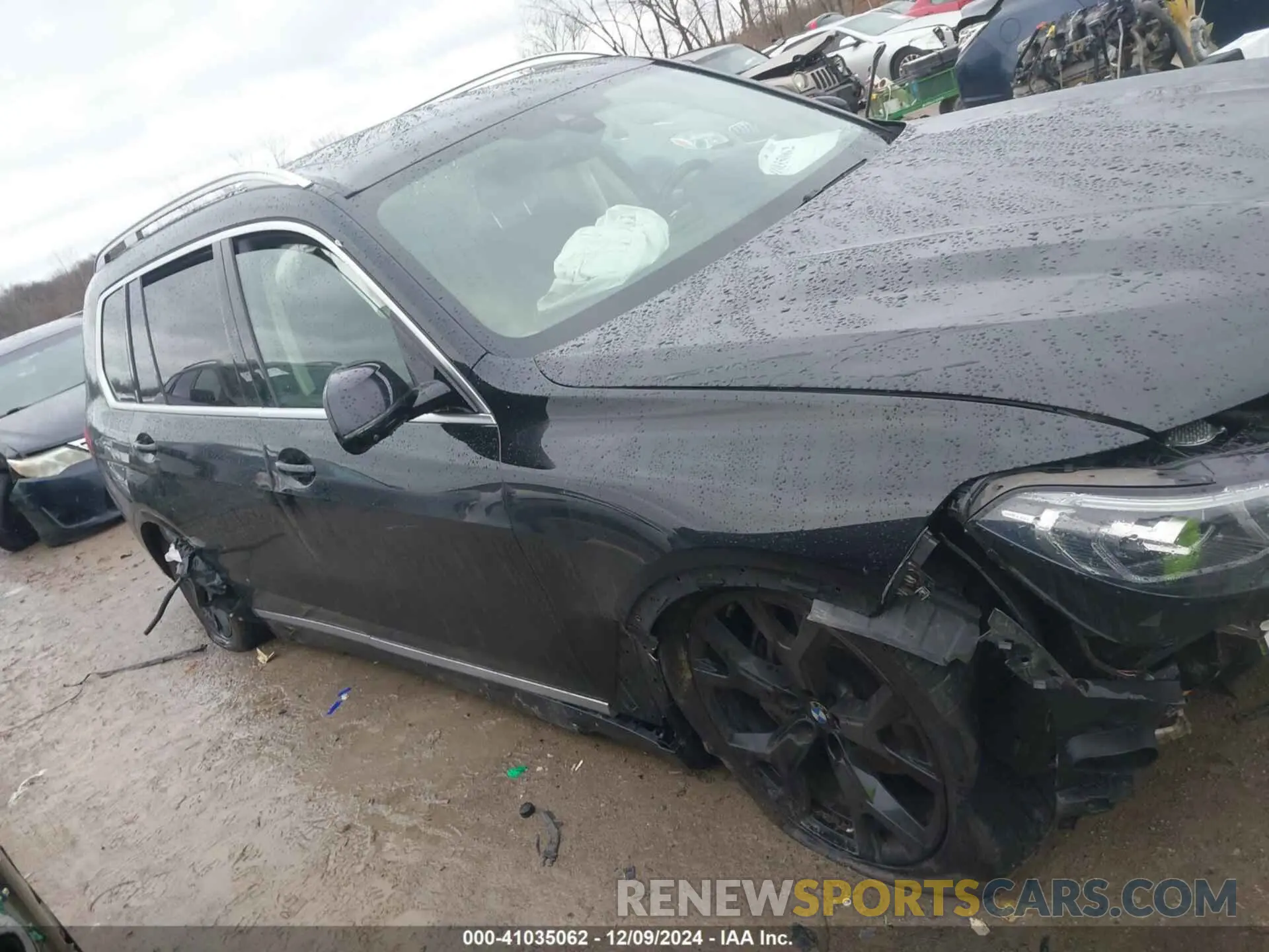 14 Photograph of a damaged car 5UXCW2C09M9G57093 BMW X7 2021