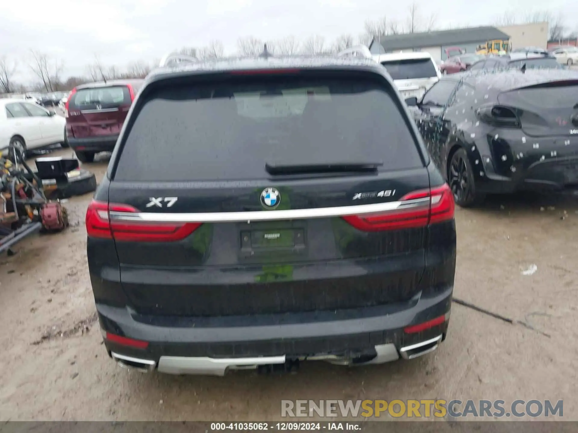 17 Photograph of a damaged car 5UXCW2C09M9G57093 BMW X7 2021