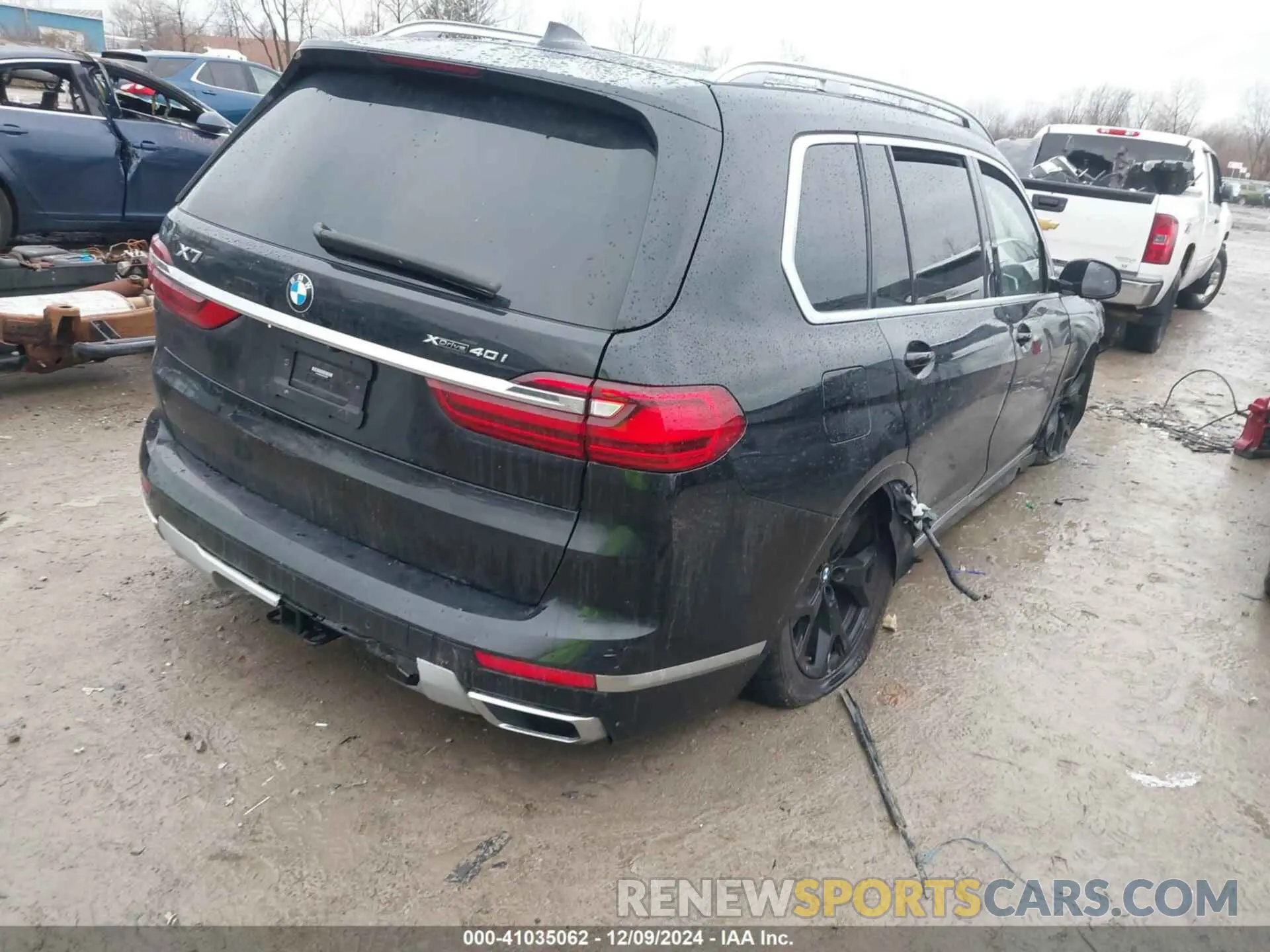 4 Photograph of a damaged car 5UXCW2C09M9G57093 BMW X7 2021