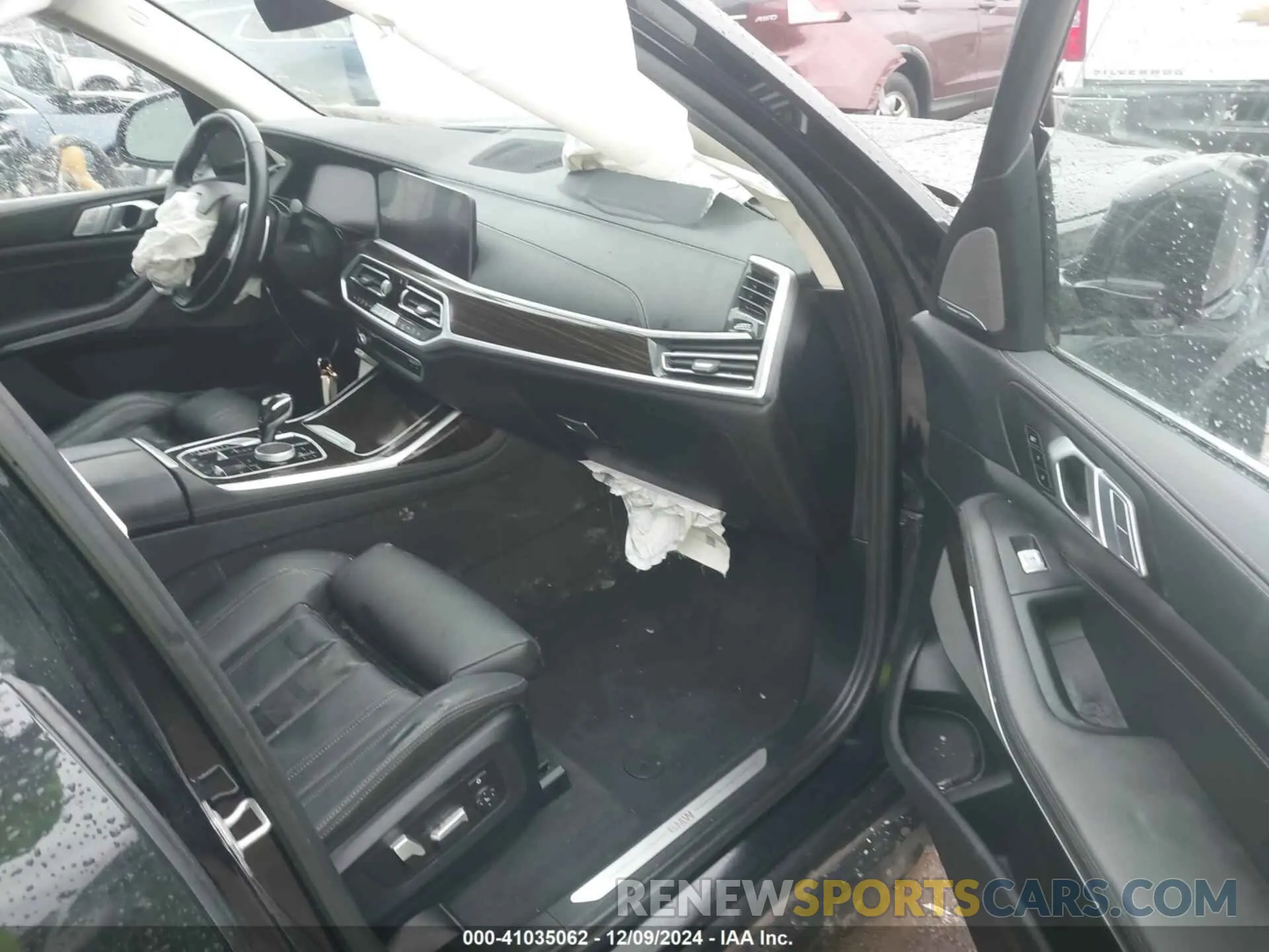 5 Photograph of a damaged car 5UXCW2C09M9G57093 BMW X7 2021