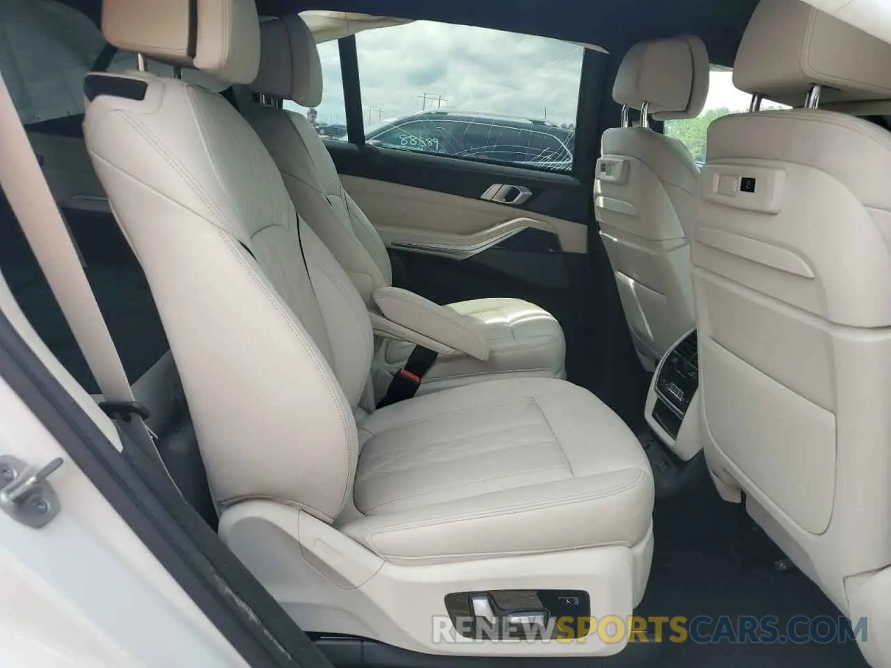 11 Photograph of a damaged car 5UXCX6C00M9H20912 BMW X7 2021