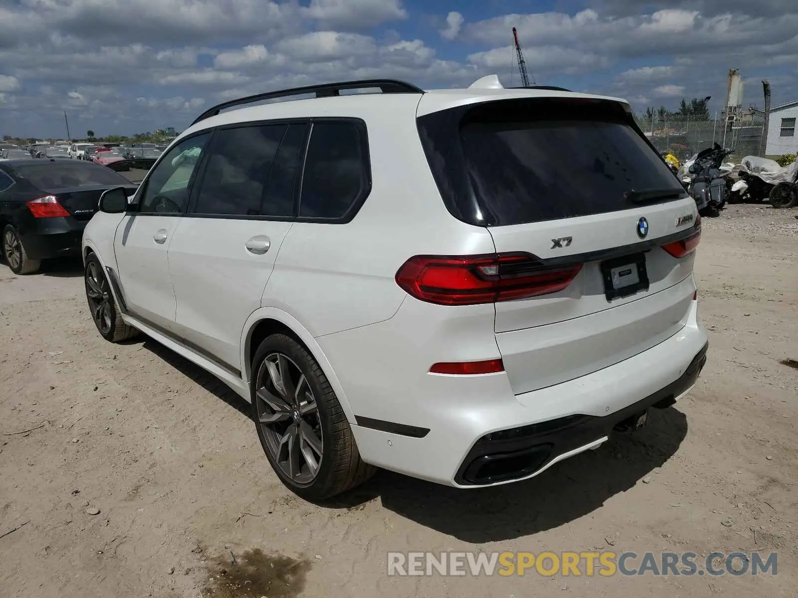 3 Photograph of a damaged car 5UXCX6C01M9E97781 BMW X7 2021