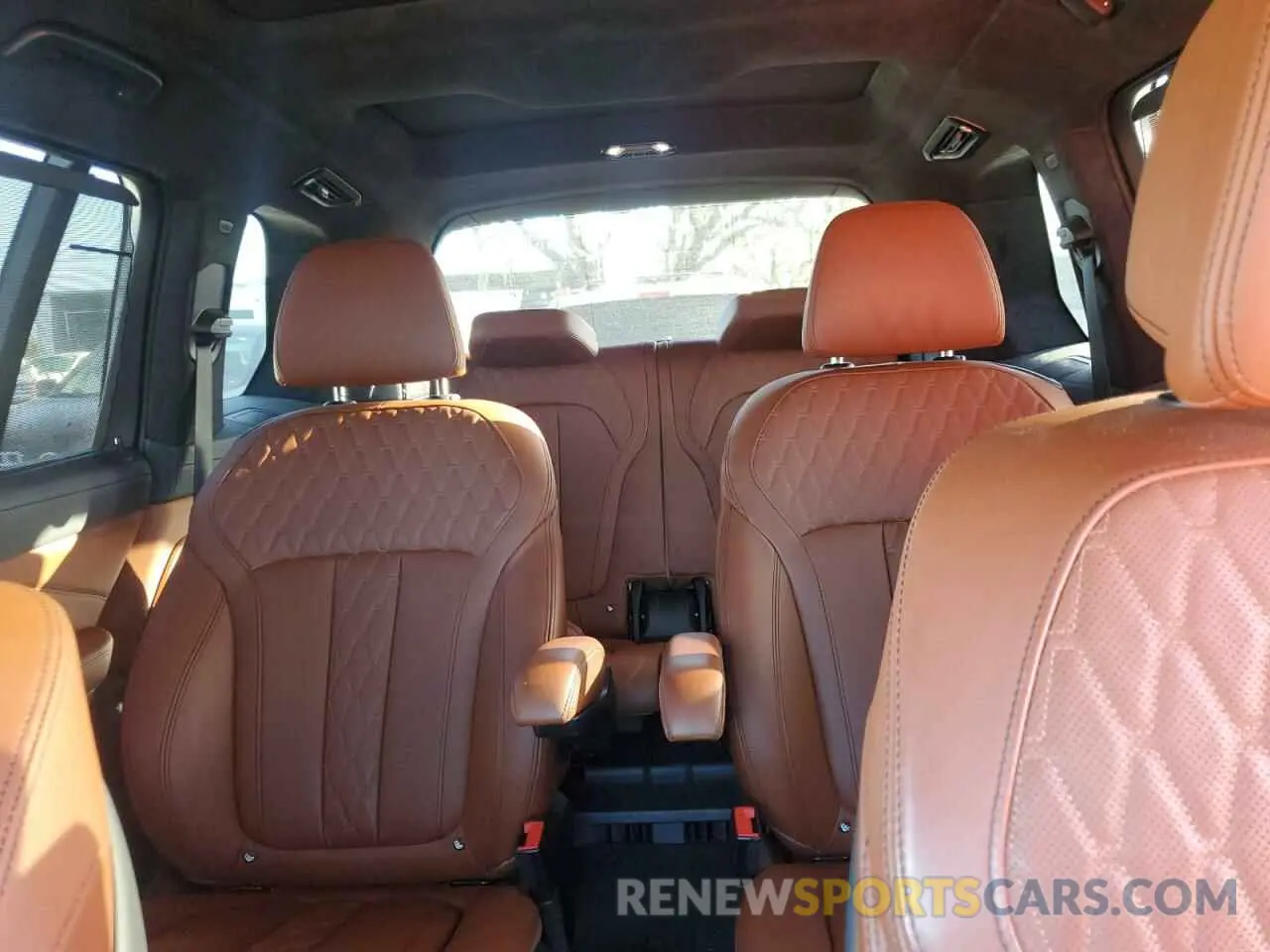 10 Photograph of a damaged car 5UXCX6C07M9H08207 BMW X7 2021
