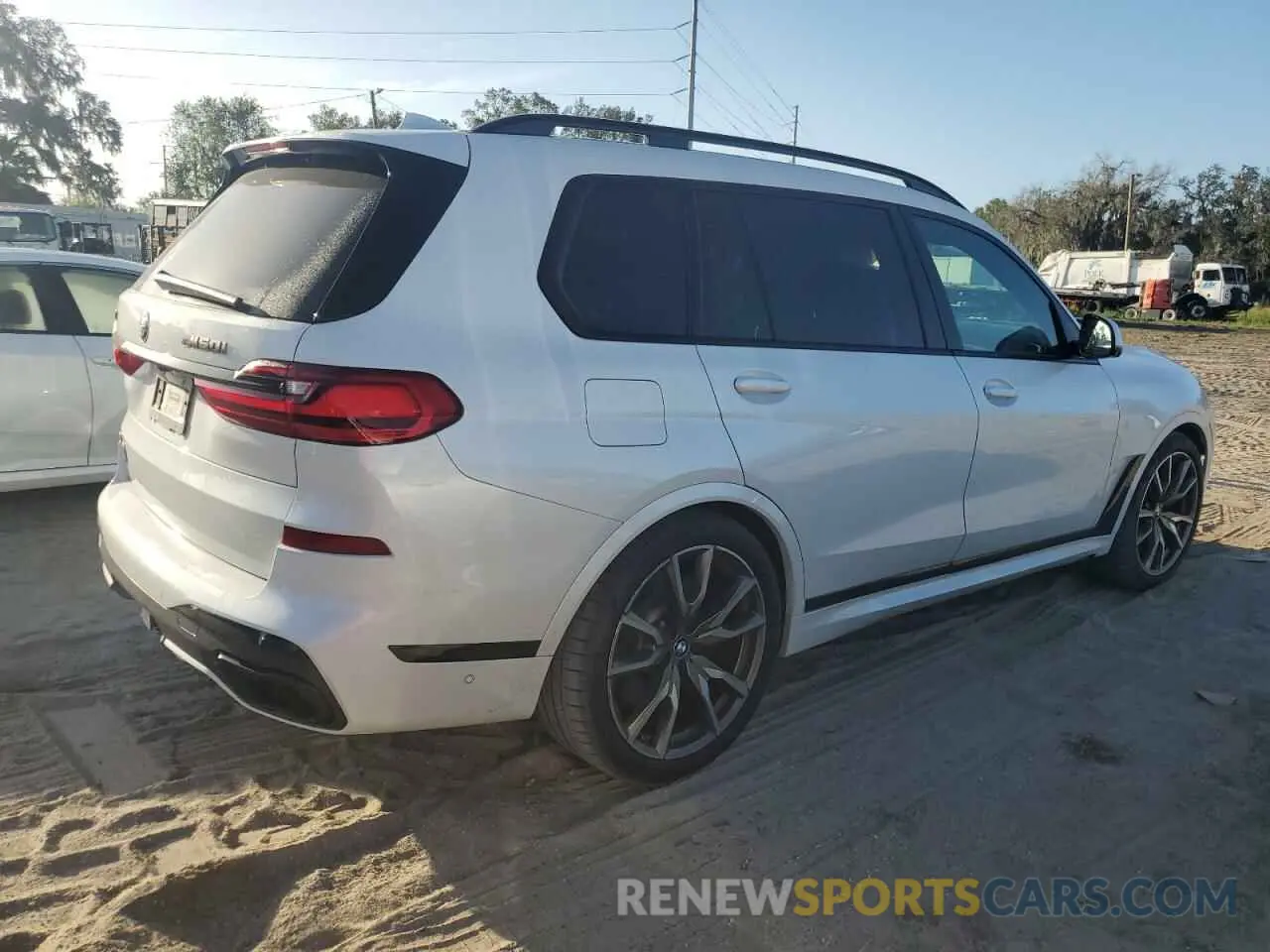 3 Photograph of a damaged car 5UXCX6C07M9H08207 BMW X7 2021
