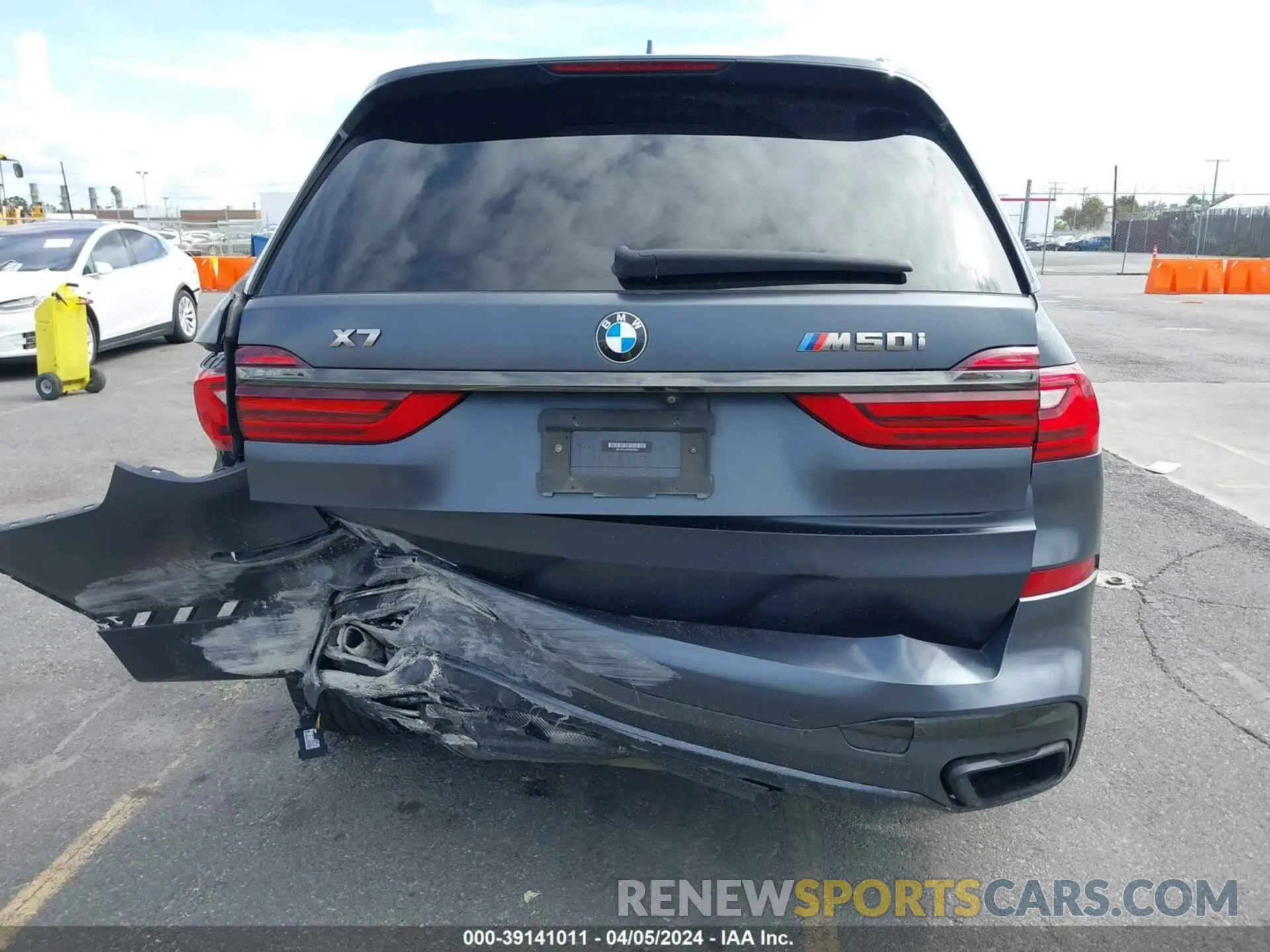 16 Photograph of a damaged car 5UXCX6C0XM9E99304 BMW X7 2021
