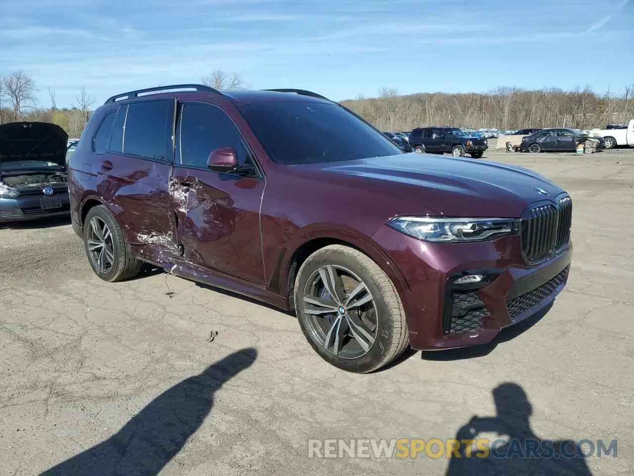 4 Photograph of a damaged car 5UXCW2C00N9K81494 BMW X7 2022