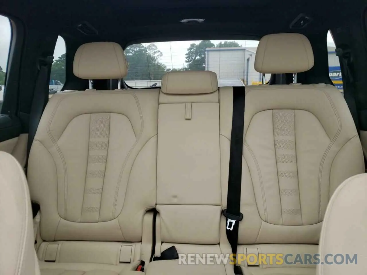 10 Photograph of a damaged car 5UXCW2C01N9L49236 BMW X7 2022