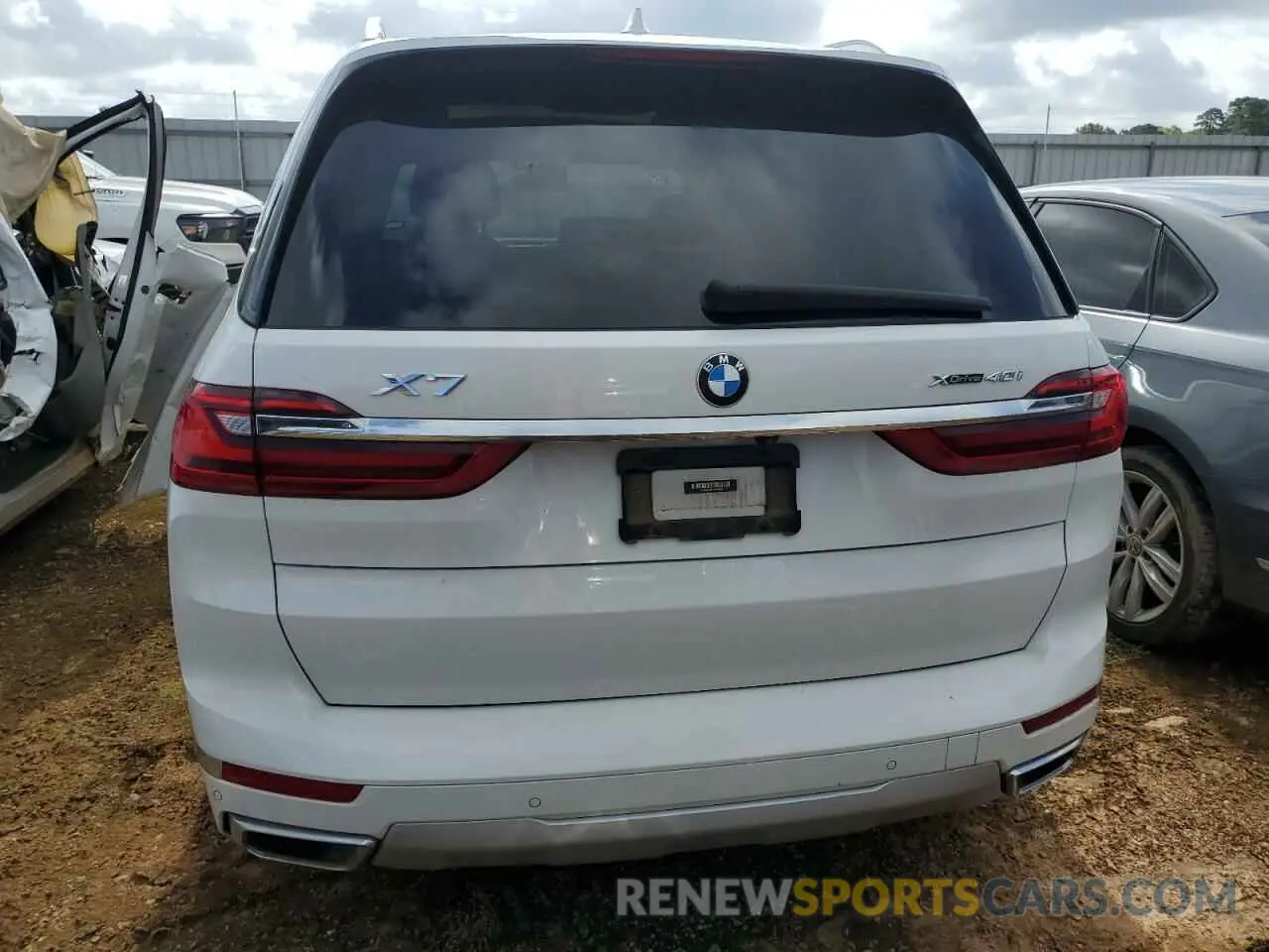 6 Photograph of a damaged car 5UXCW2C01N9L49236 BMW X7 2022