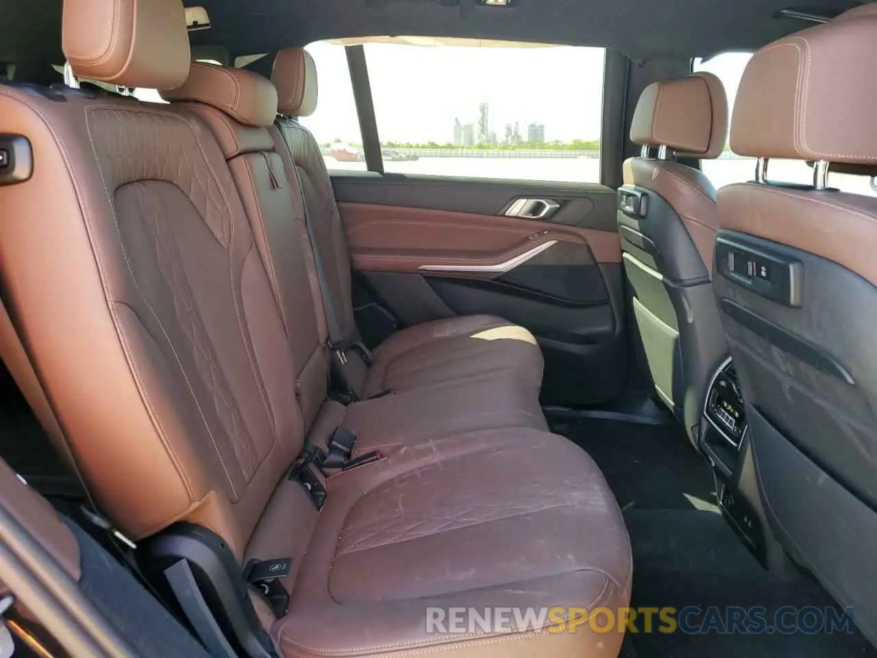 11 Фотография поврежденного автомобиля 5UXCW2C02N9J96379 BMW X7 2022