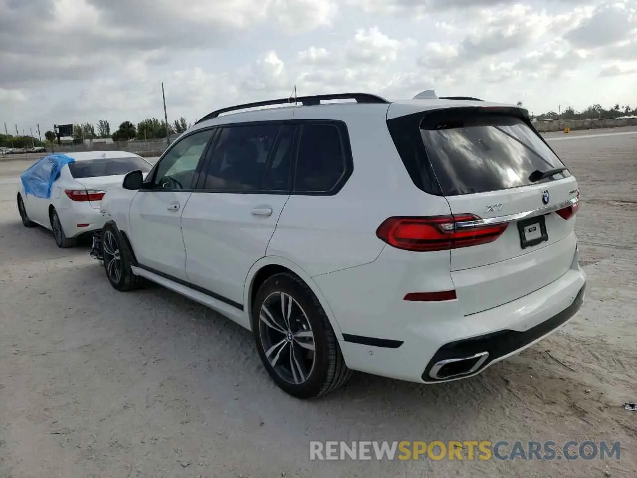3 Photograph of a damaged car 5UXCW2C02N9K00902 BMW X7 2022