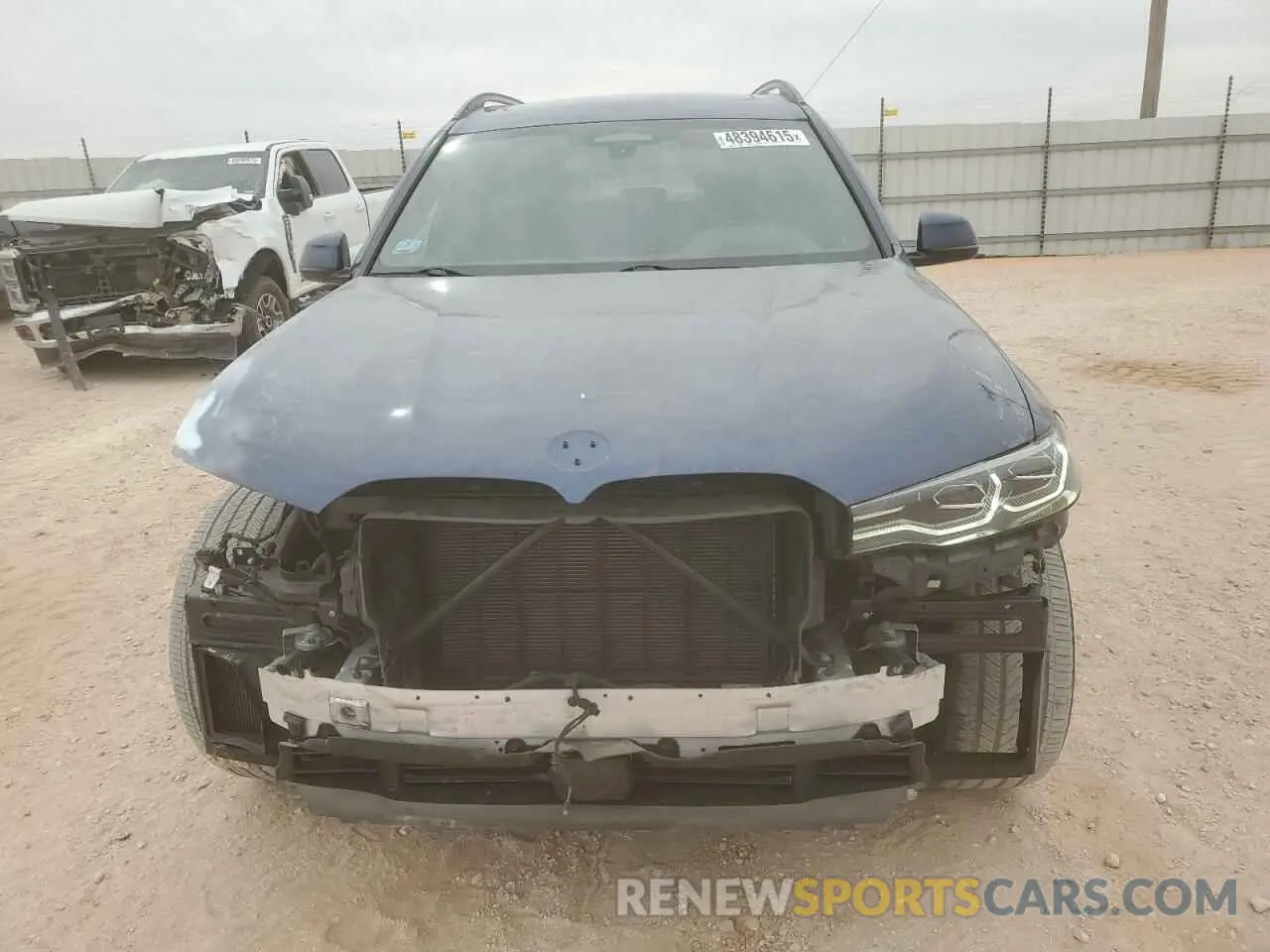 5 Photograph of a damaged car 5UXCW2C02N9L18495 BMW X7 2022