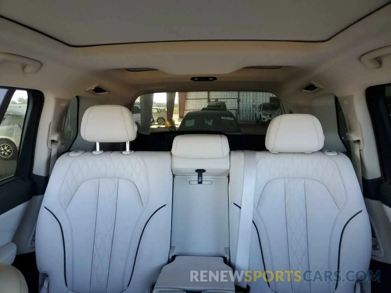 10 Photograph of a damaged car 5UXCW2C04N9M56782 BMW X7 2022