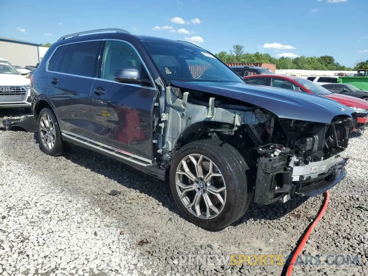 4 Photograph of a damaged car 5UXCW2C04N9M58810 BMW X7 2022