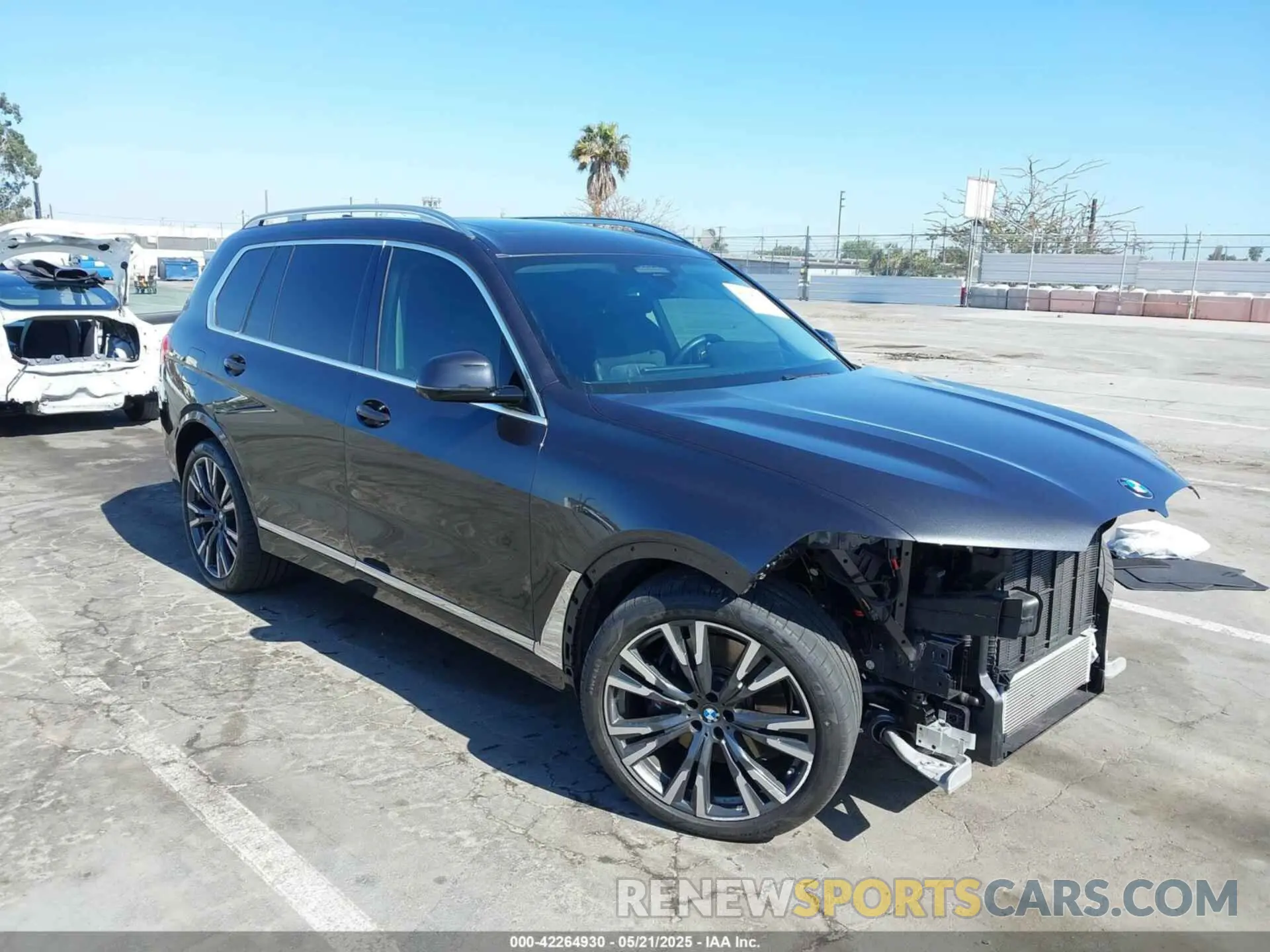 1 Photograph of a damaged car 5UXCW2C05N9L92333 BMW X7 2022
