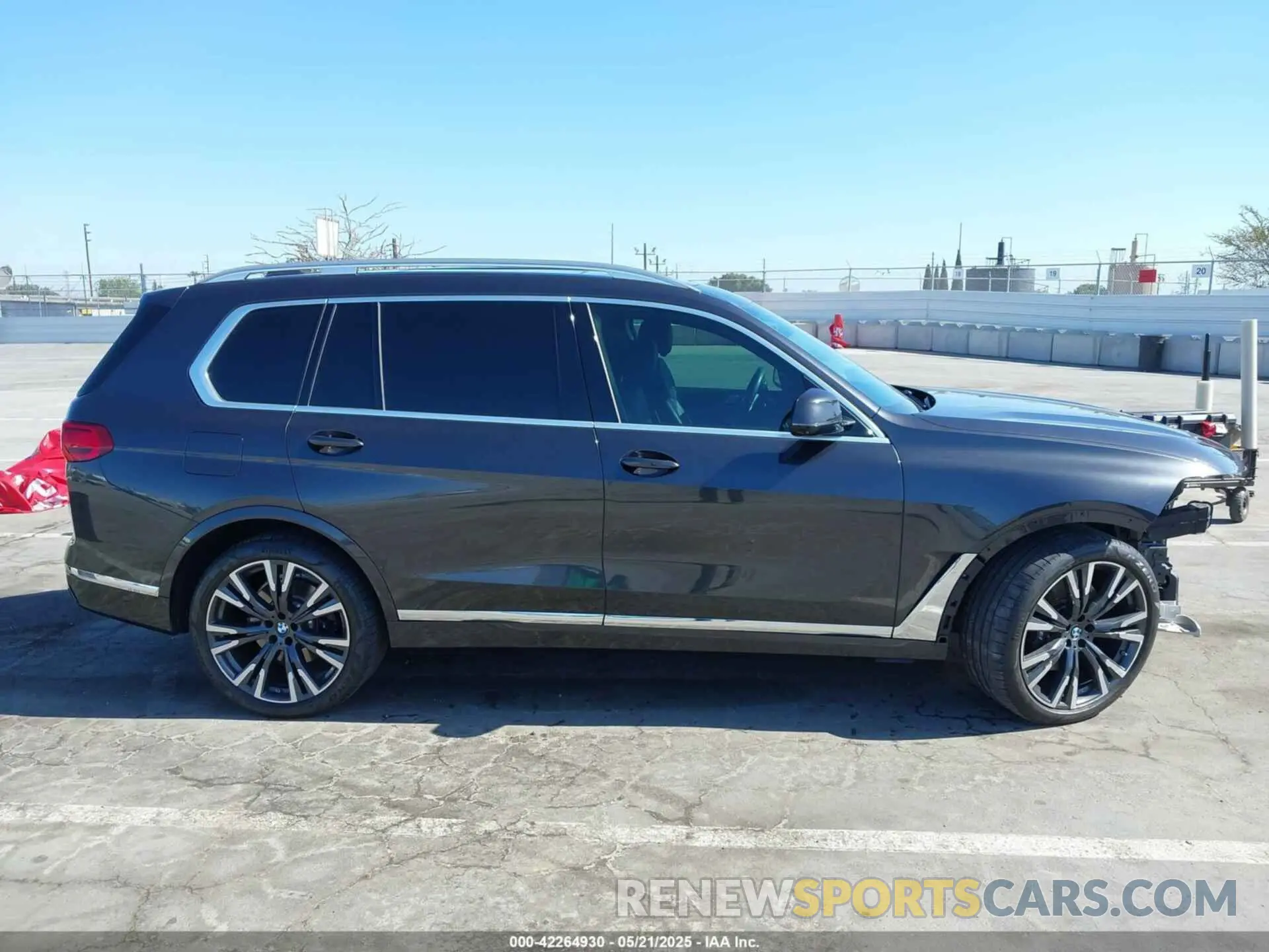 14 Photograph of a damaged car 5UXCW2C05N9L92333 BMW X7 2022