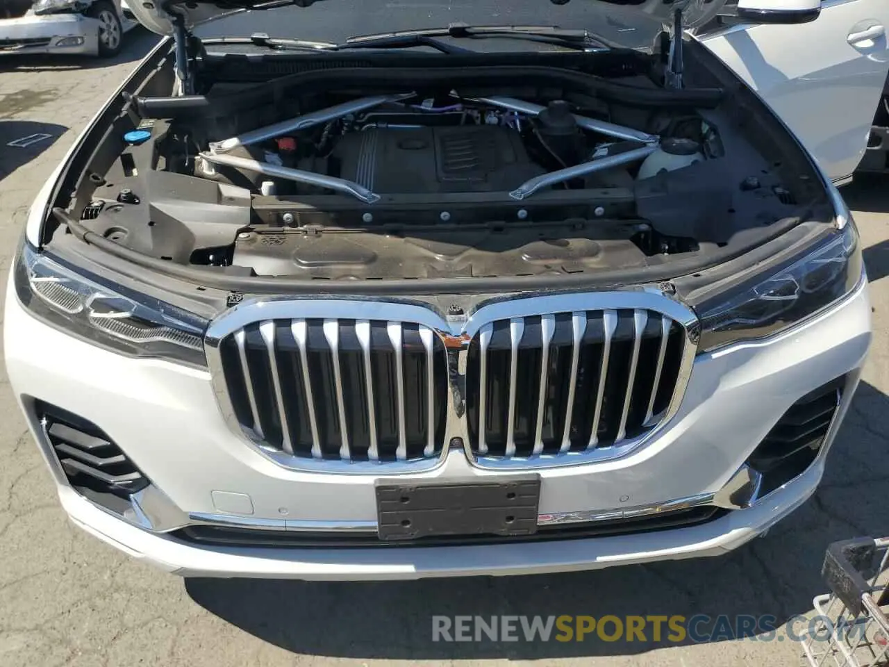 12 Photograph of a damaged car 5UXCW2C06N9J14802 BMW X7 2022
