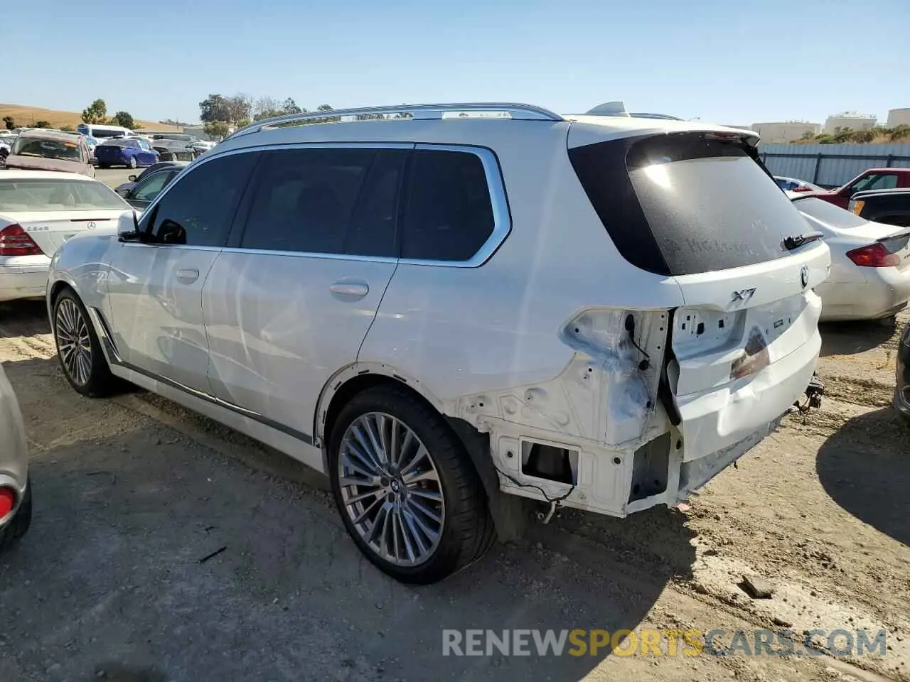 2 Photograph of a damaged car 5UXCW2C06N9J14802 BMW X7 2022