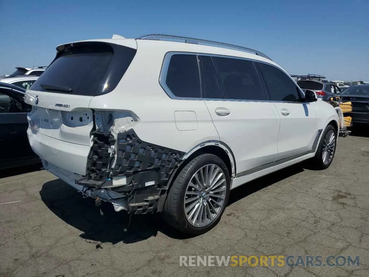 3 Photograph of a damaged car 5UXCW2C06N9J14802 BMW X7 2022