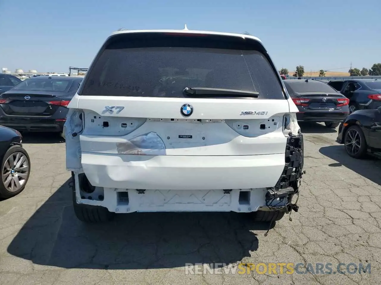 6 Photograph of a damaged car 5UXCW2C06N9J14802 BMW X7 2022